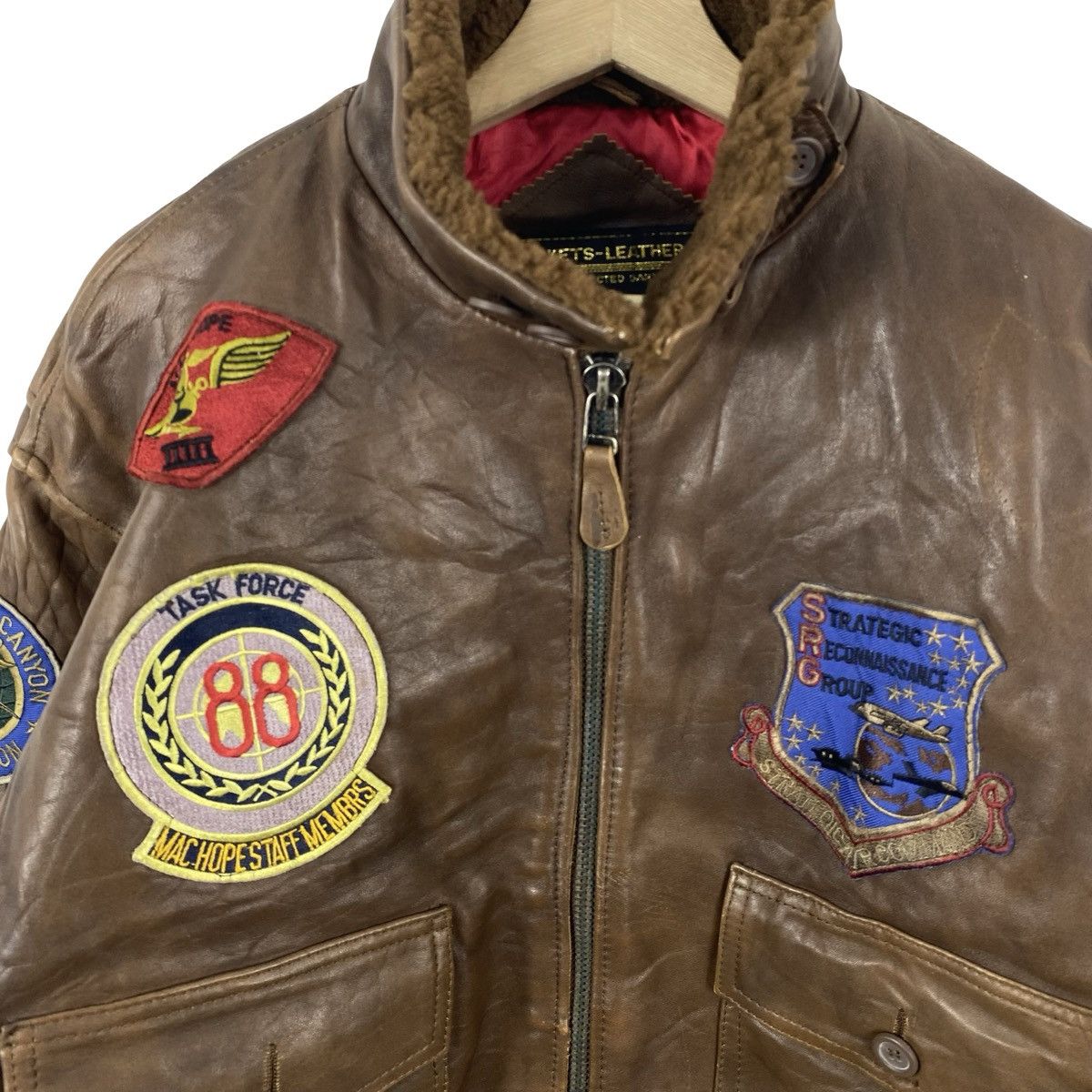 Vintage Vintage DISTRESSED Leather Bomber Jacket Military Patch Size US L / EU 52-54 / 3 - 7 Thumbnail