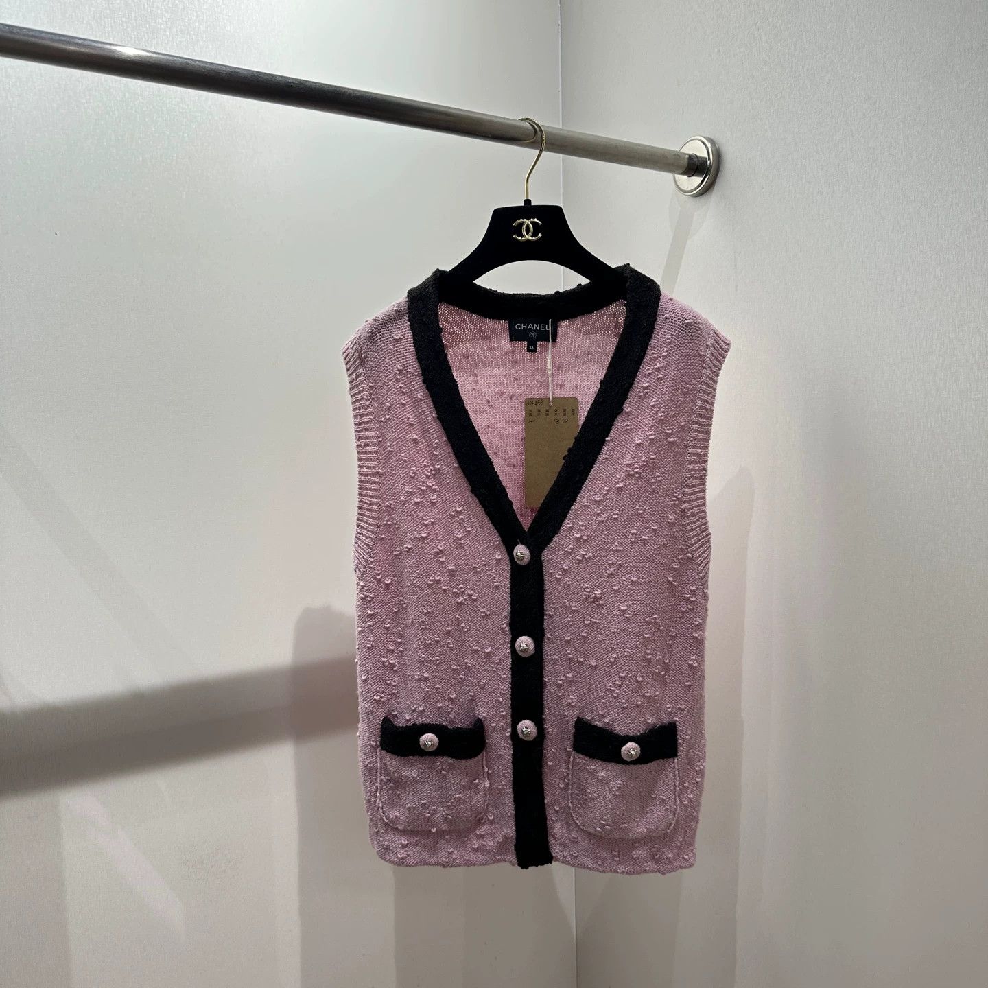 Chanel Chanel Women's 24K Black & Pink Wool Vest 36 Size XS / US 0-2 / IT 36-38 - 1 Thumbnail