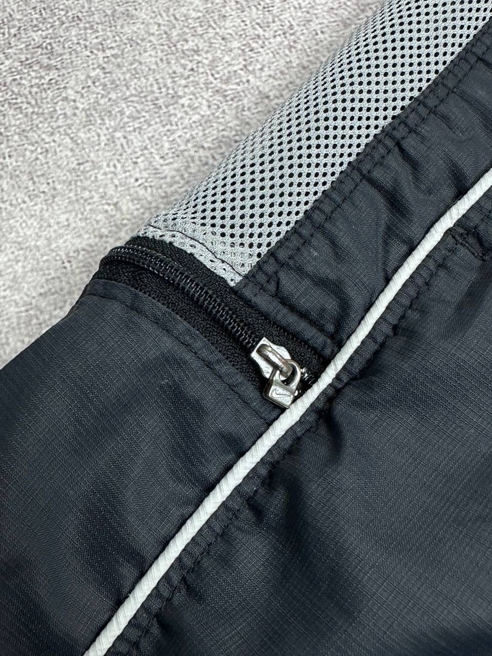 Nike Vintage Nike Swoosh Tn Skepta Style Nylon Shorts Y2K L Size US 34 / EU 50 - 6 Thumbnail