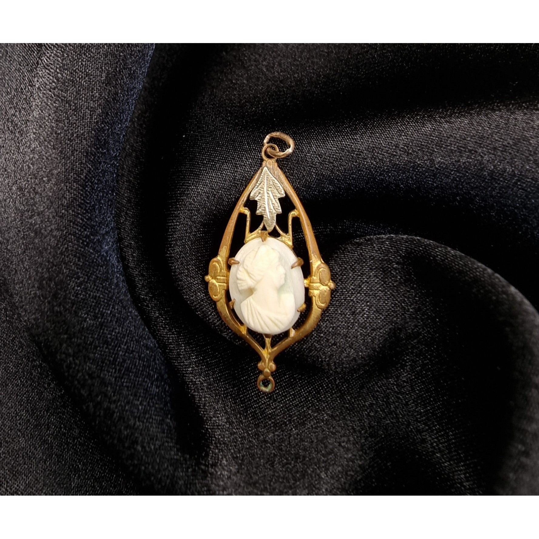 Vintage Antique Victorian Cameo Pendant With Intricate Frame And Lea Size ONE SIZE - 1 Thumbnail