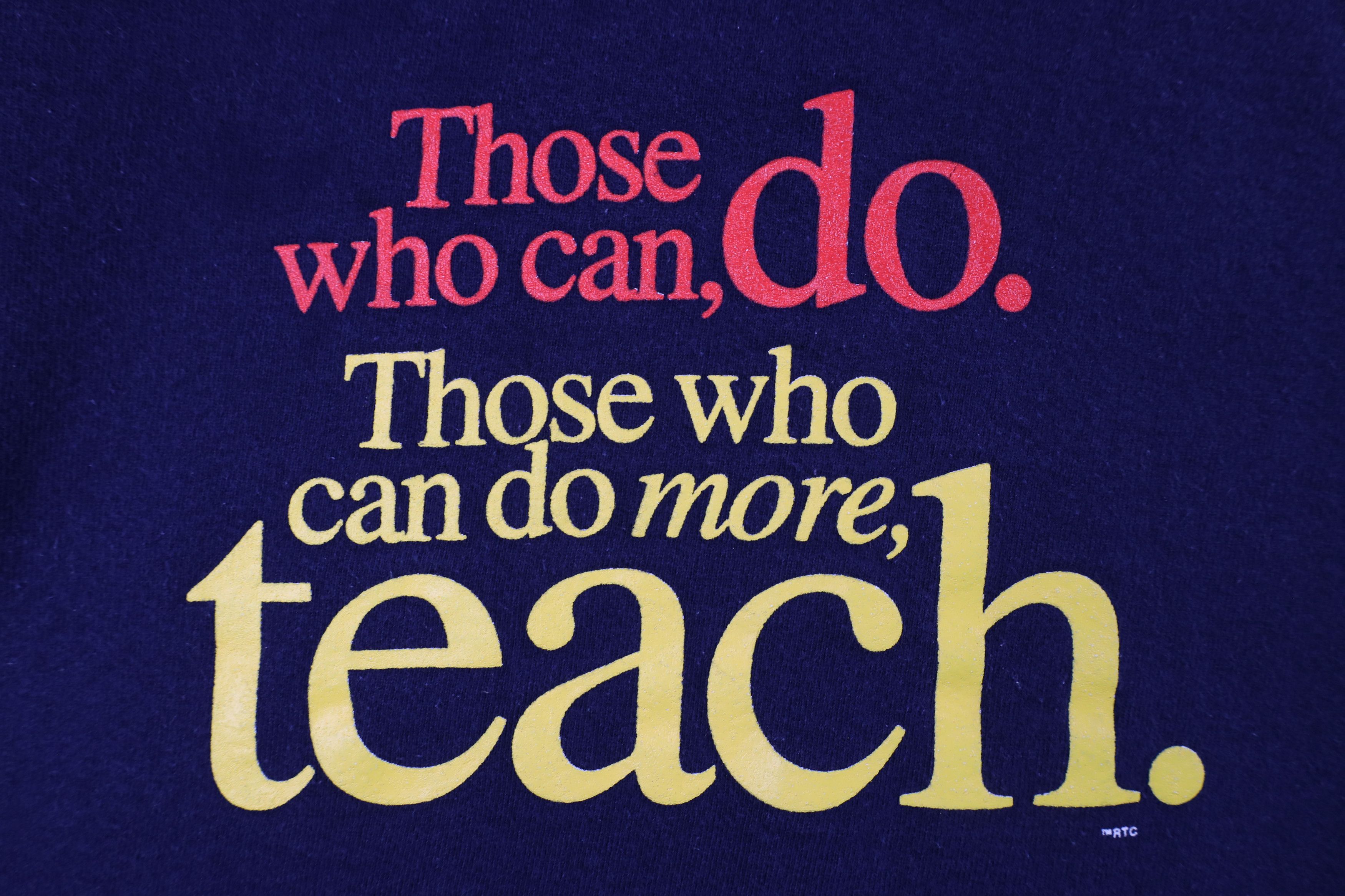 Vintage Vintage 90s Who Can Do More Teach Teacher Sweatshirt Blue Size US XXL / EU 58 / 5 - 4 Thumbnail