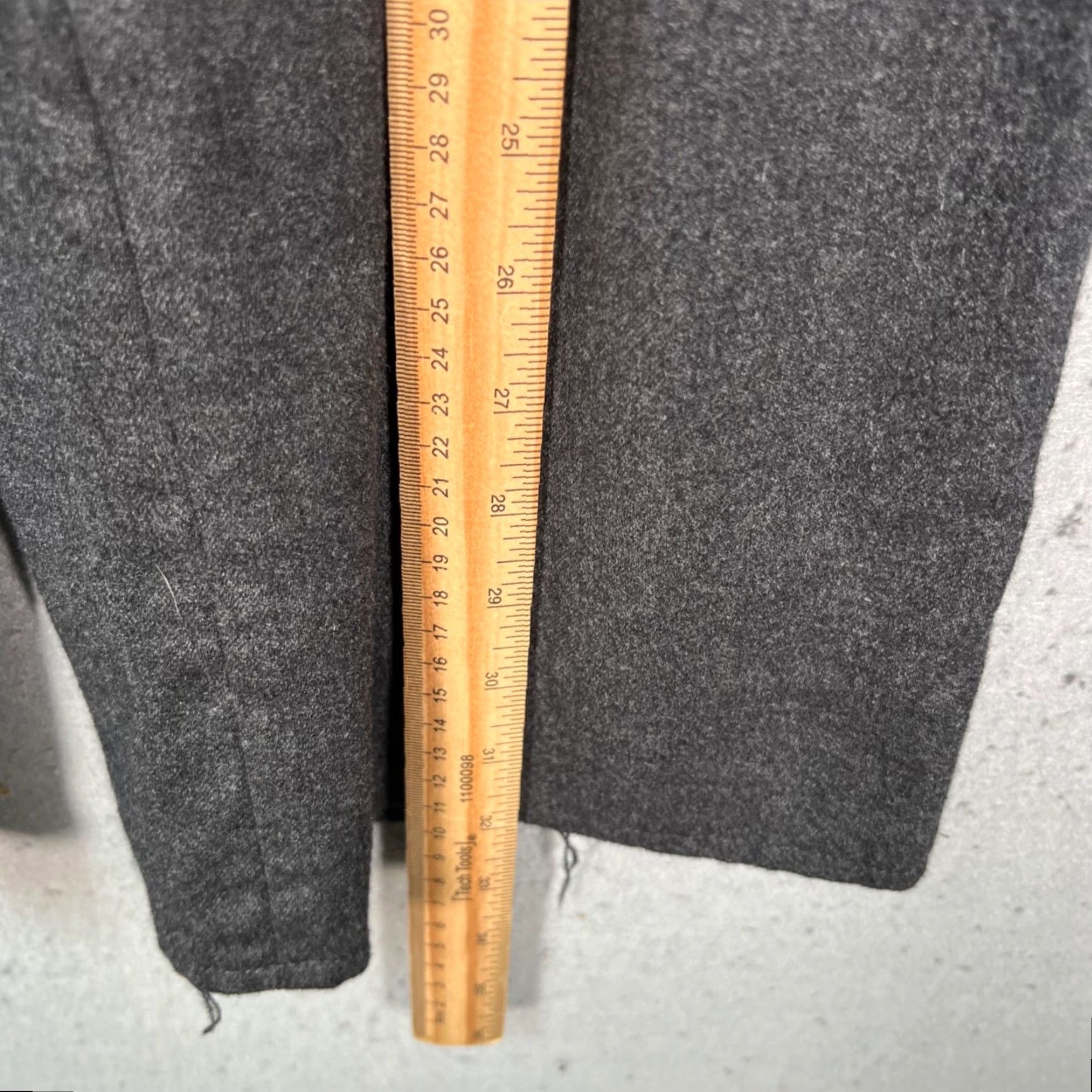 Armani VINTAGE Armani Collezioni Womens Gray Wool Wide-Leg Trousers Made In Italy Dress Pants Wool Pleated 27in Waist 24in Inseam Gray Womens Size 27" / US 4 / IT 40 - 5 Thumbnail