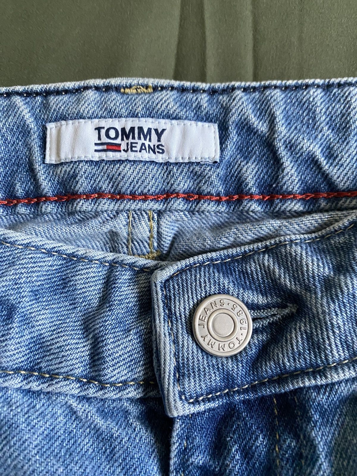 Tommy Hilfiger × Tommy Jeans Women’s Tommy Hilfiger Low rise wide leg cargo jeans Size 27" / US 4 / IT 40 - 2 Thumbnail