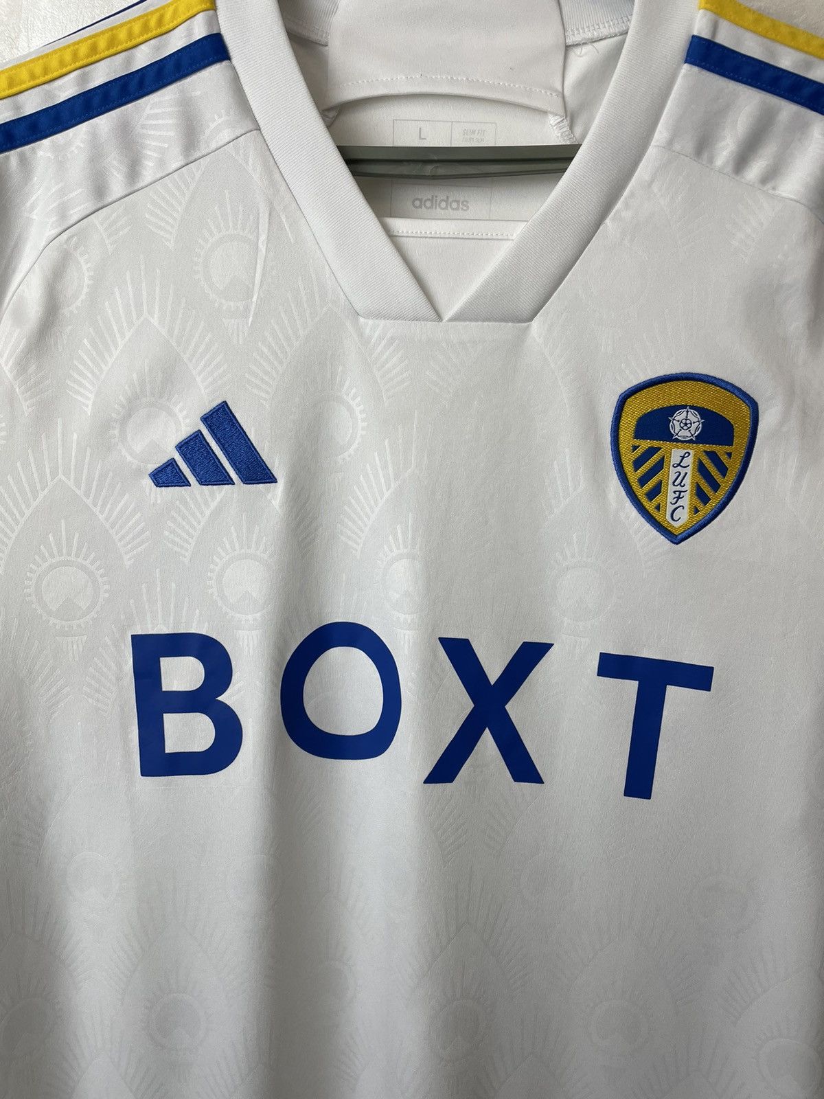 Adidas Adidas Leeds United Home football jersey 2023-24 L Size US L / EU 52-54 / 3 - 2 Thumbnail