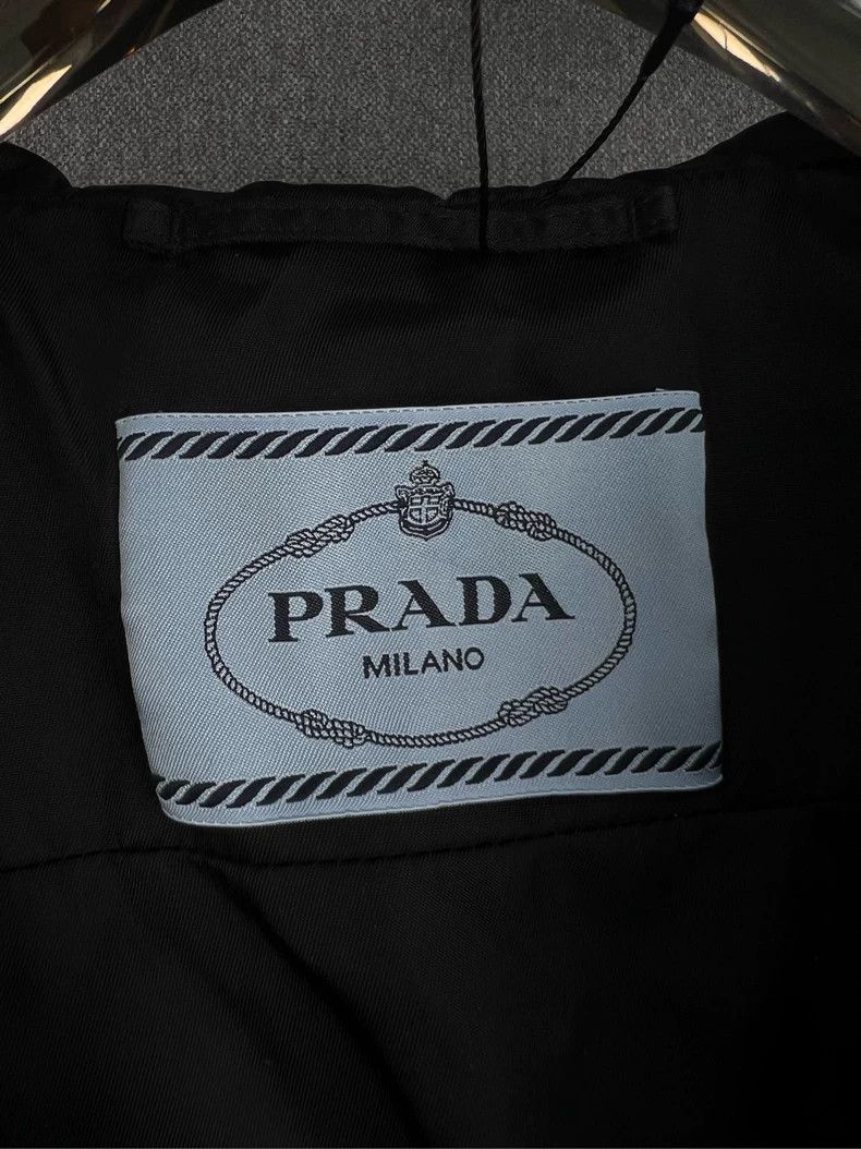 Prada Prada Size 36 New triangle standard windbreaker jacket 250 Size US XS / EU 42 / 0 - 4 Thumbnail