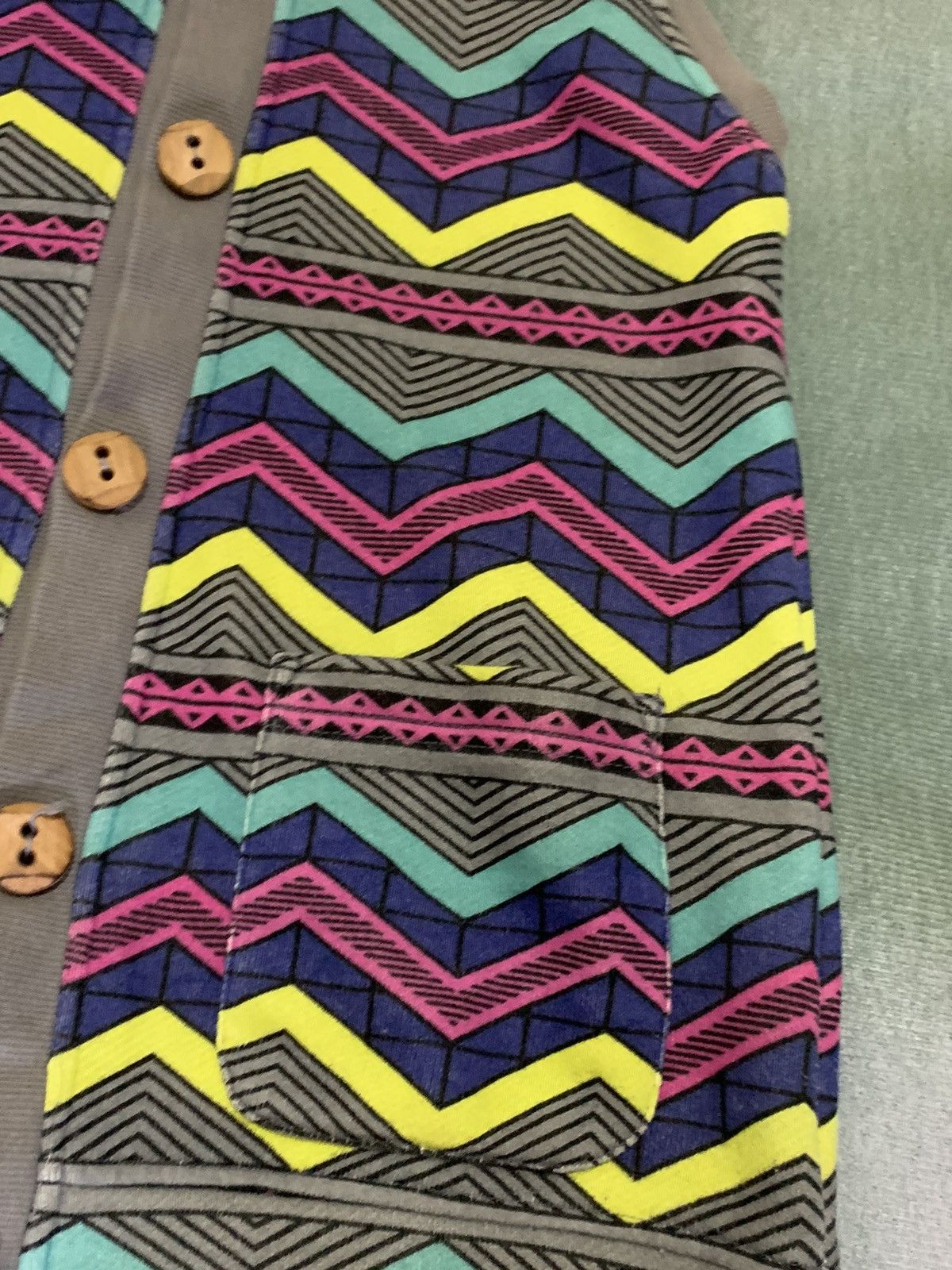 go slow caravan Sleeveless Hoodes Geometric Zig-Zag Pattern Wooden Buttons Size US S / EU 44-46 / 1 - 6 Thumbnail
