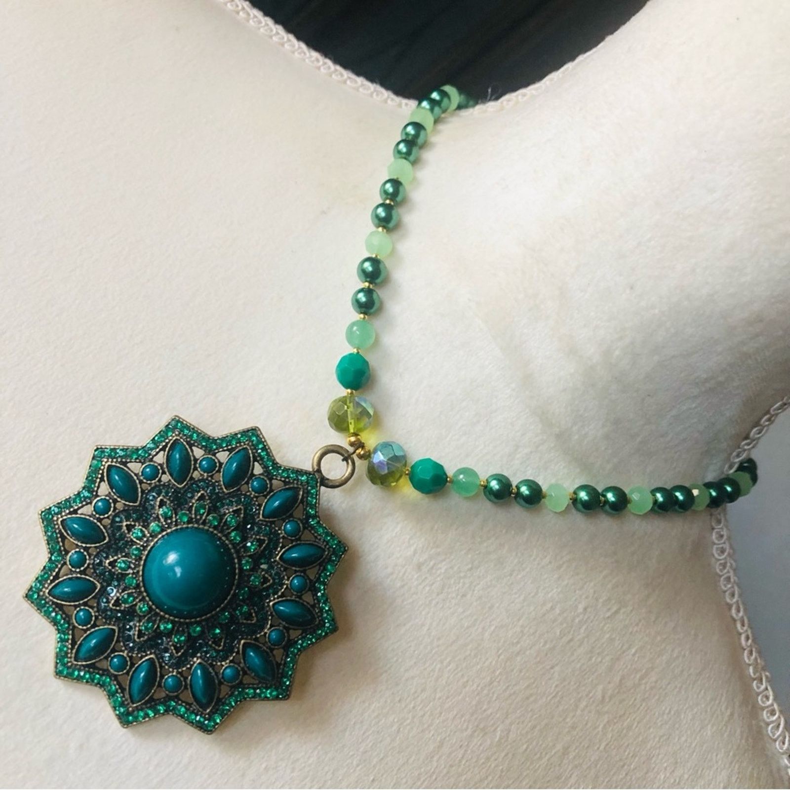 Handmade Handcrafted repurpose green stone cluster Pearl necklace Size ONE SIZE - 1 Thumbnail