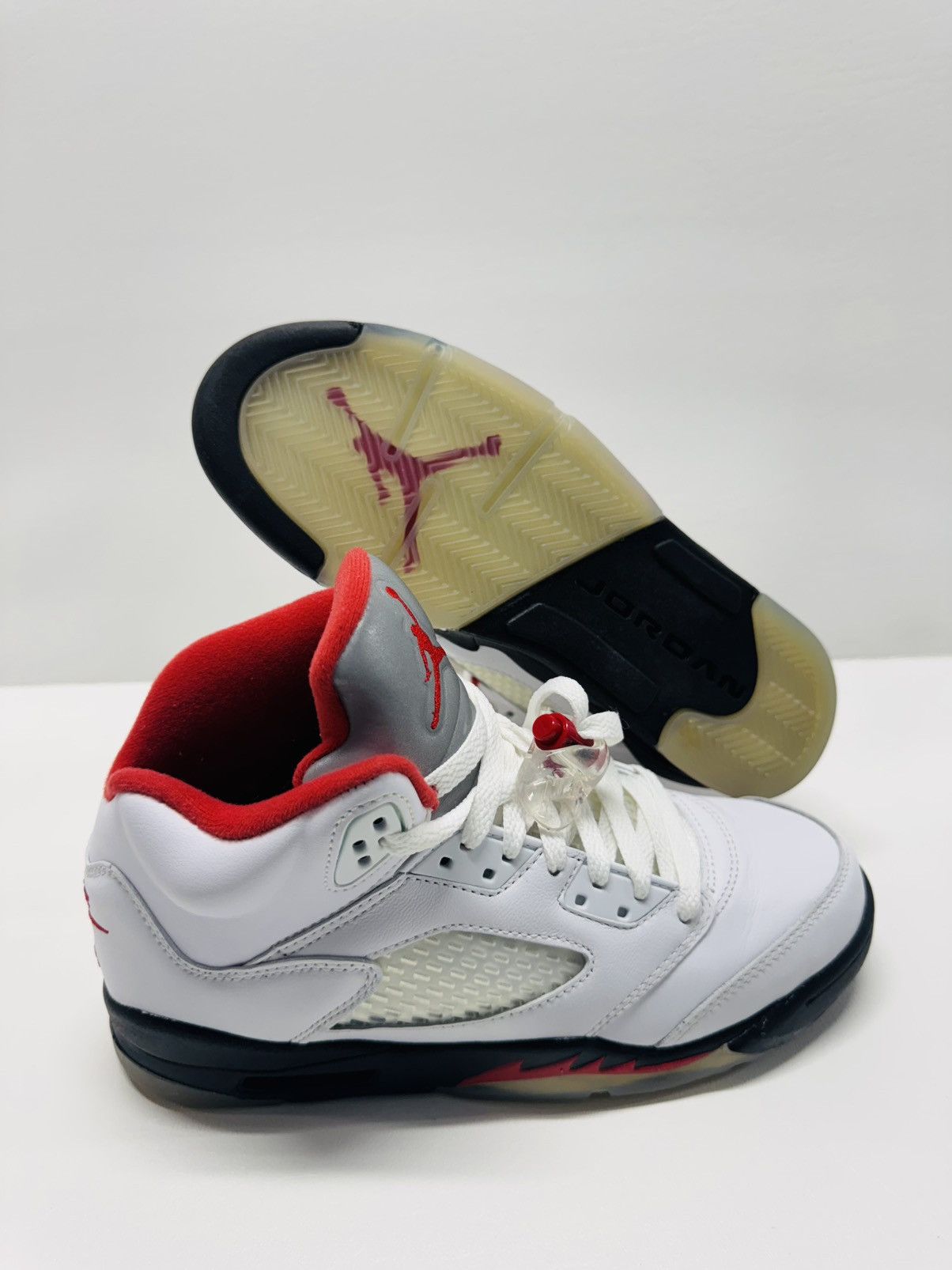 Jordan Brand Nike Air Jordan 5 Retro (GS) True White/Fire Red-Black Size US 5.5 / EU 38 - 1 Thumbnail