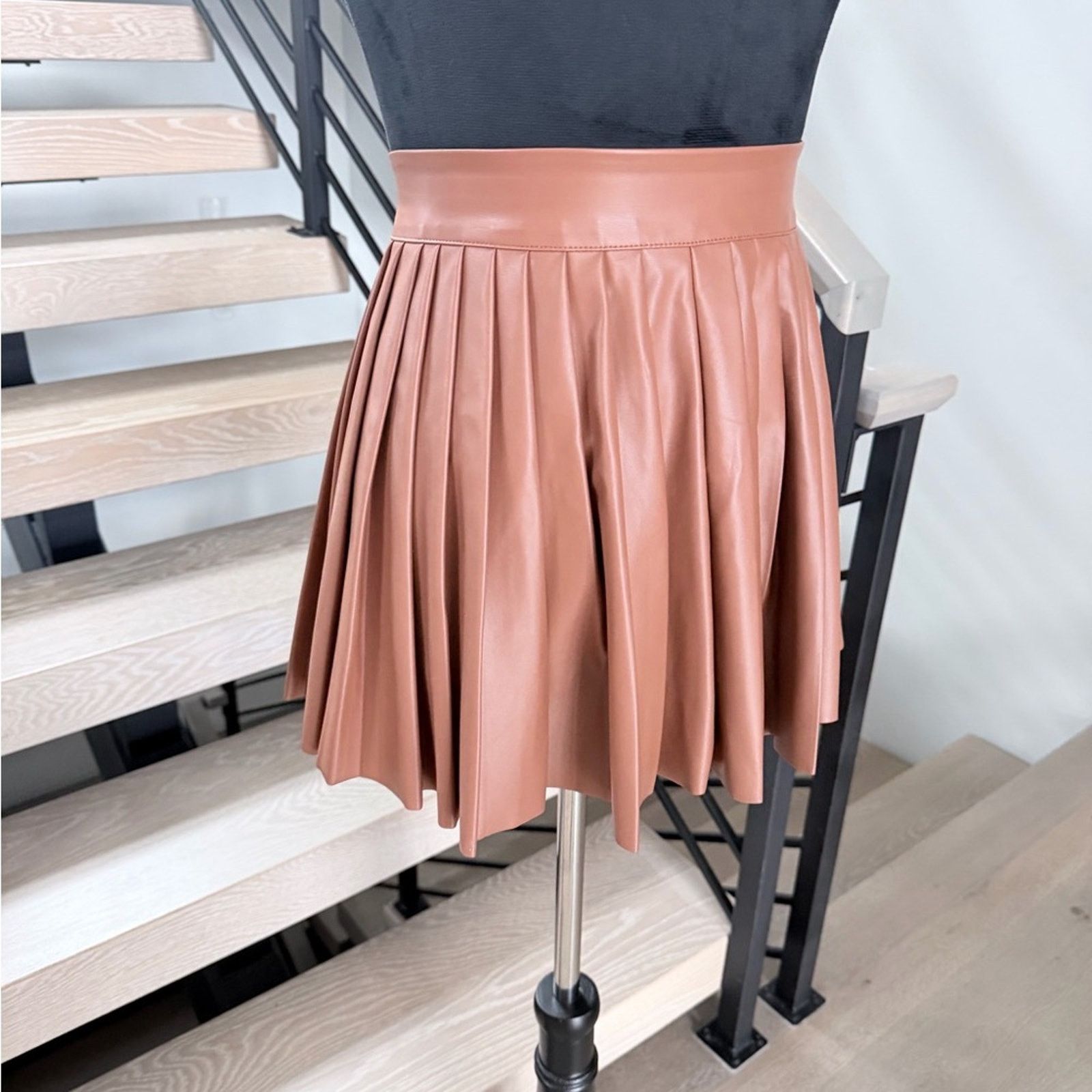 Other New Y2K Camel Brown Vegan Leather Pleated Skirt size S Size 27" / US 4 / IT 40 - 4 Thumbnail