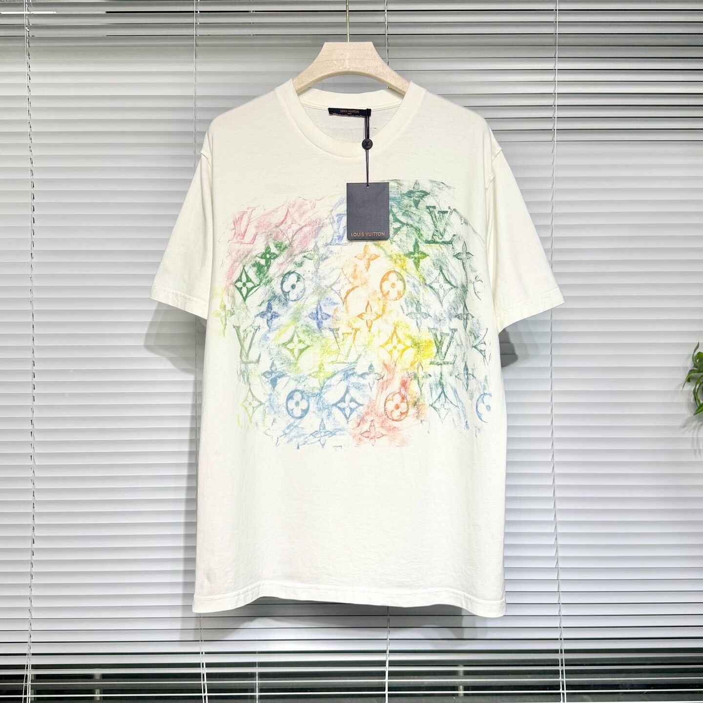 Louis Vuitton Louis Vuitton Crayon Spray Monogram T-shirt XL Size US XL / EU 56 / 4 - 1 Thumbnail