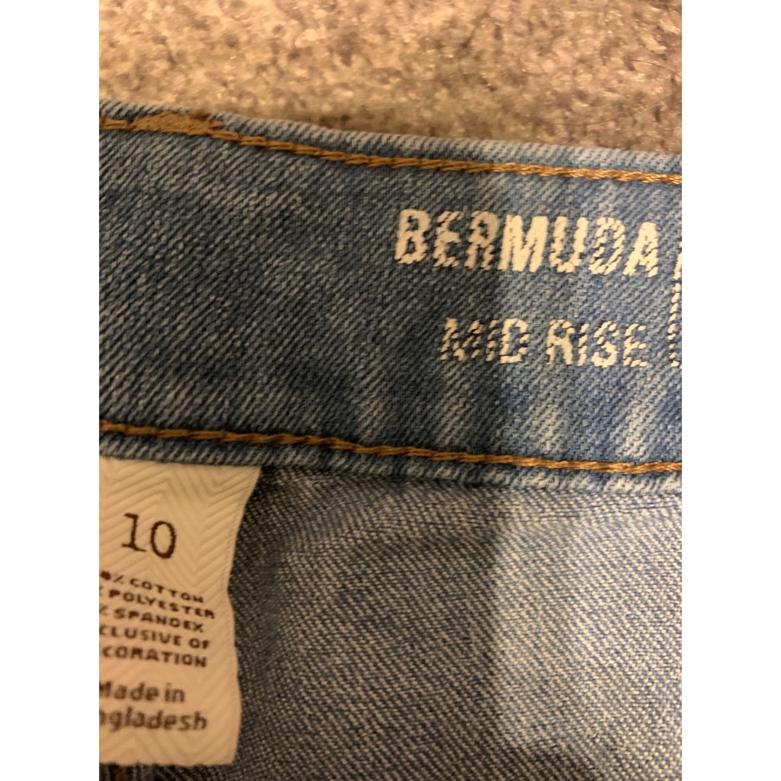 Vintage SONOMA Bermuda Shorts Ladies Size 10 Mid Rise Denim Cotton Blend Beige/Blue Regular Woven Zipper Button Casual Women Size 32" / US 10 / IT 46 - 4 Thumbnail
