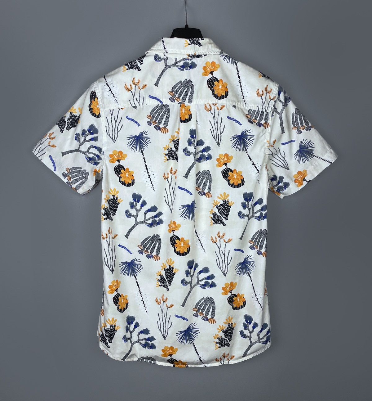 The North Face The North Face Floral Cactus Pattern SS Shirt Size S RARE Size US S / EU 44-46 / 1 - 3 Thumbnail