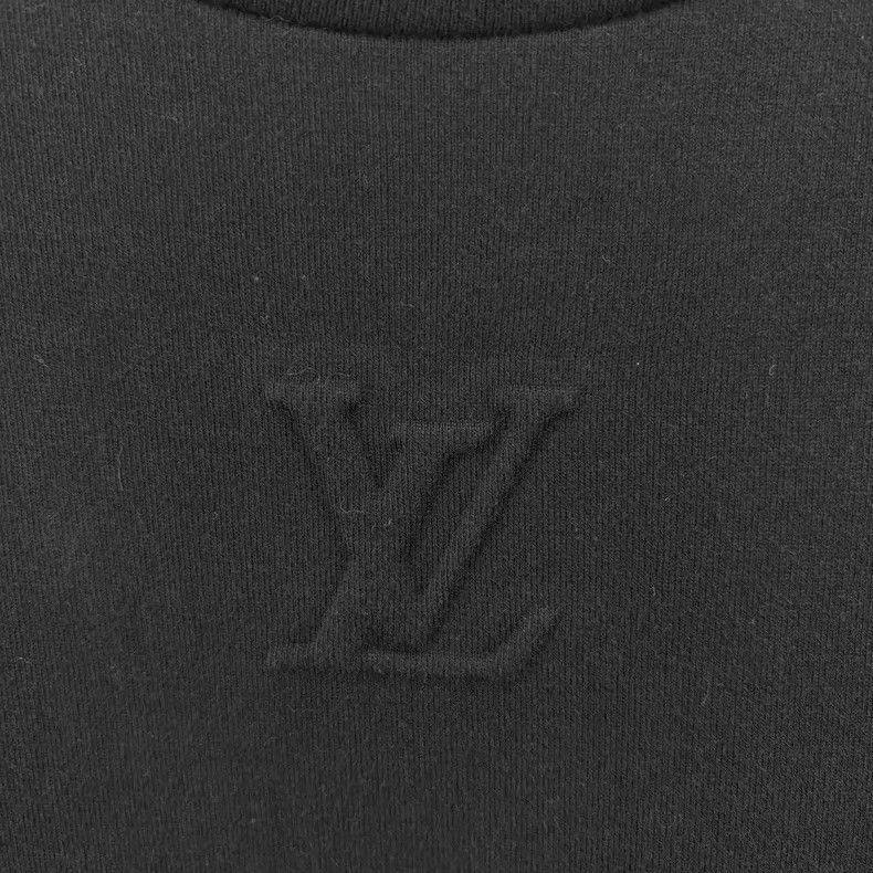 Louis Vuitton Louis Vuitton Black Embossed Logo T-Shirt Size US M / EU 48-50 / 2 - 4 Thumbnail
