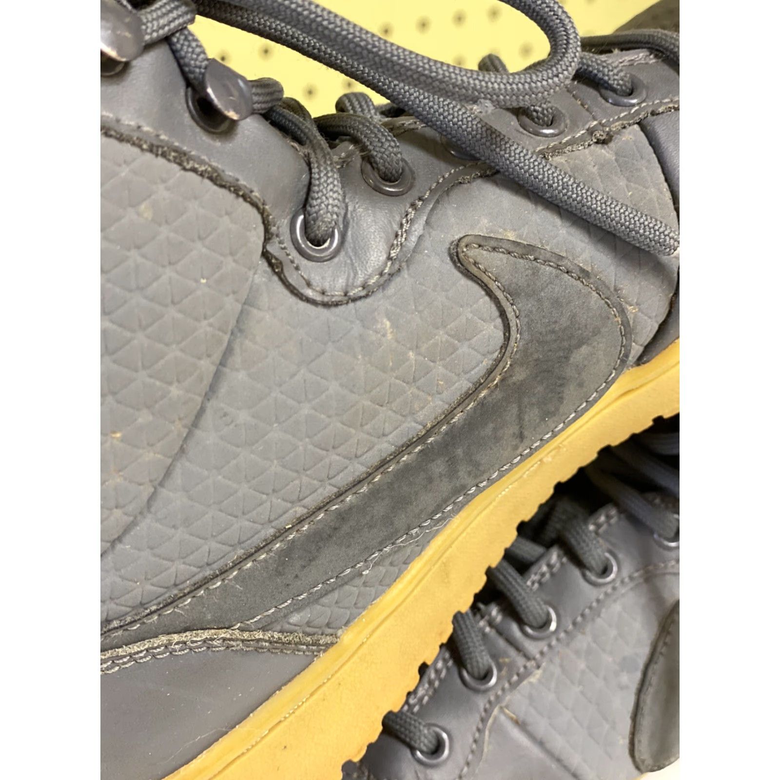 Nike Nike Court Borough Mid Winter Boots Mens 9.5 Grey Gum AA0547-001 Shoes Boots Mens Size 9.5 Grey Gum AA0547-001 Size US 9 / EU 42 - 5 Thumbnail