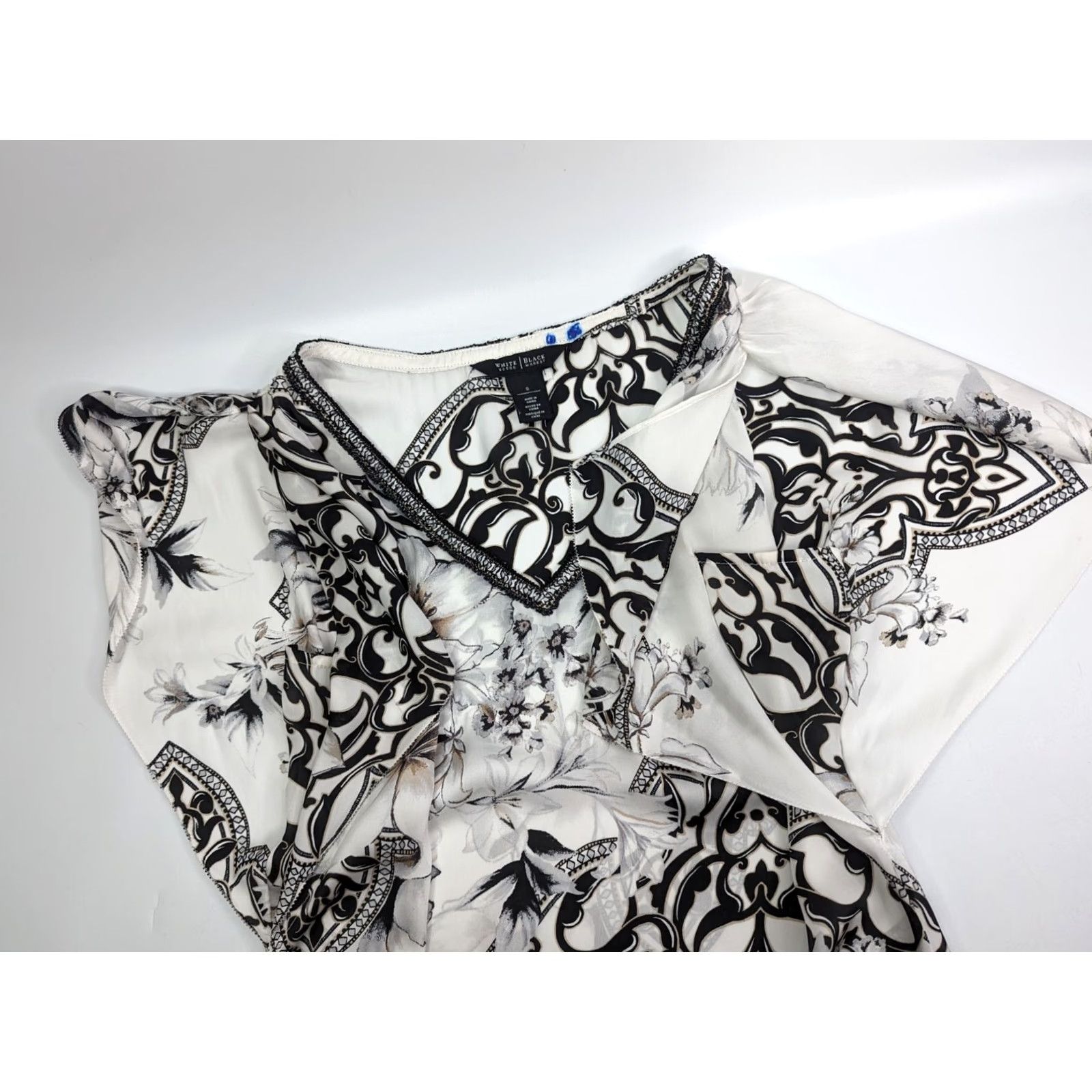 White House Black Market White House Black Market Blouse Floral Short Sleeve Satin Off-the-Shoulder Small Black Womens Blouse Size S / US 4 / IT 40 - 2 Thumbnail