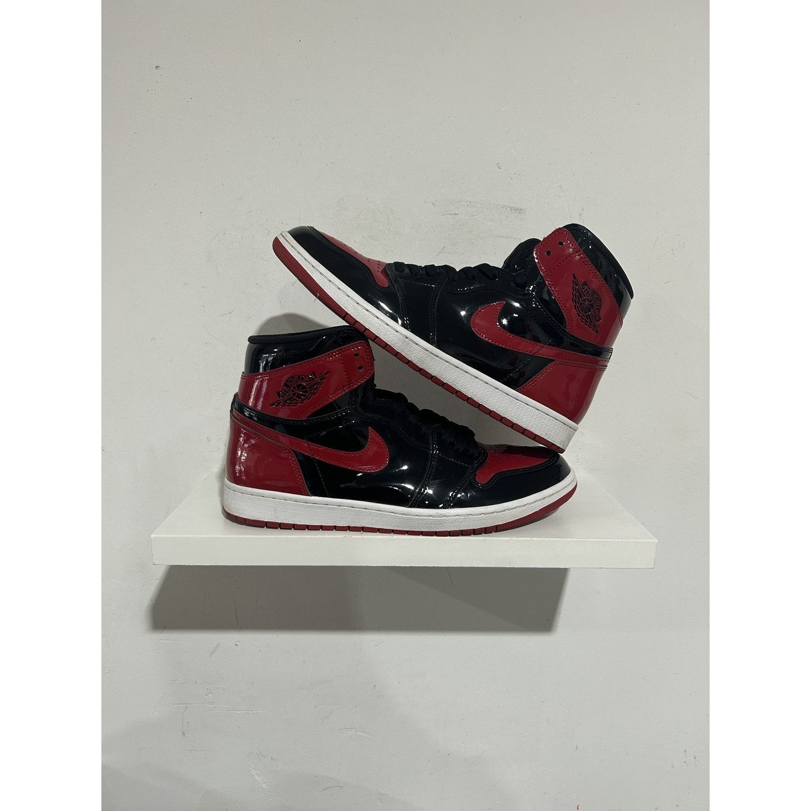 Jordan Brand JORDAN 1 PATENT BRED SIZE 11.5 PREOWNED Size US 11.5 / EU 44-45 - 1 Thumbnail