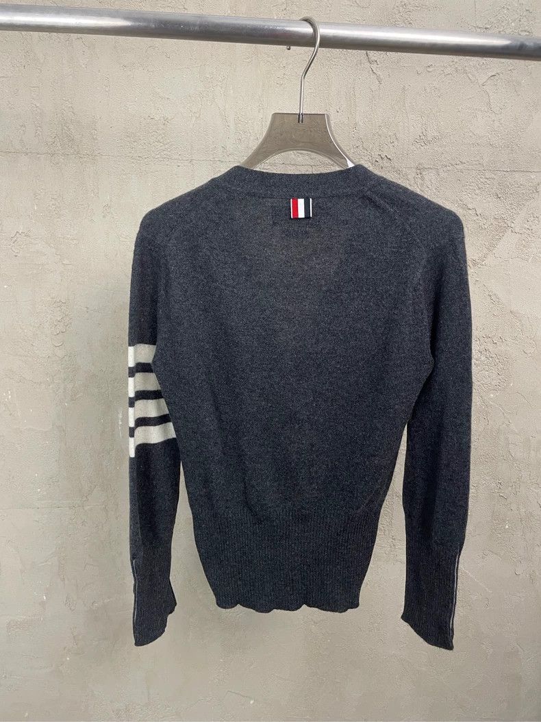 Thom Browne Thom browne Dark gray four-striped pure cashmere cardigan s Size US S / EU 44-46 / 1 - 2 Thumbnail