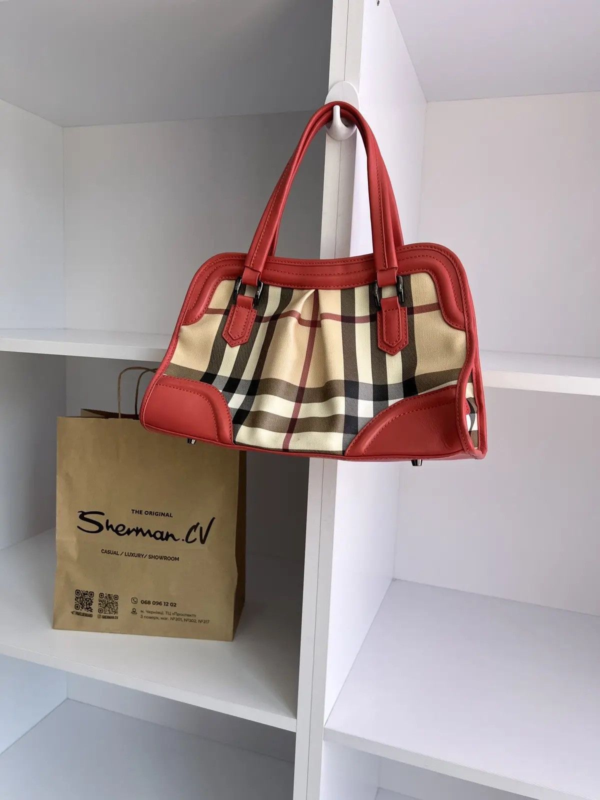 Burberry × Vintage Vintage Burberry Red Patent Leather Nova Check Tote Bag Size ONE SIZE - 3 Thumbnail