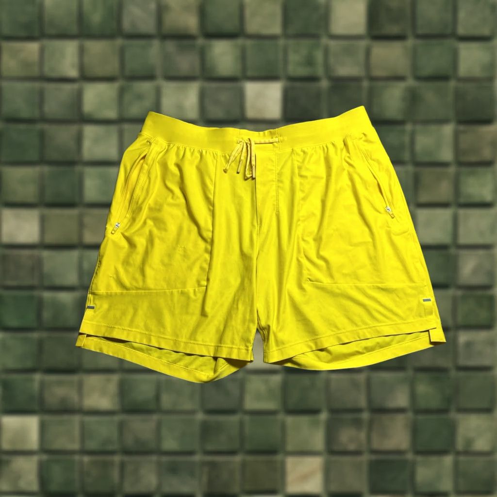 Lululemon Lululemon License to Train Shorts Mens XL Yellow LM7BBIS Running Gym Workout Size US 36 / EU 52 - 1 Thumbnail