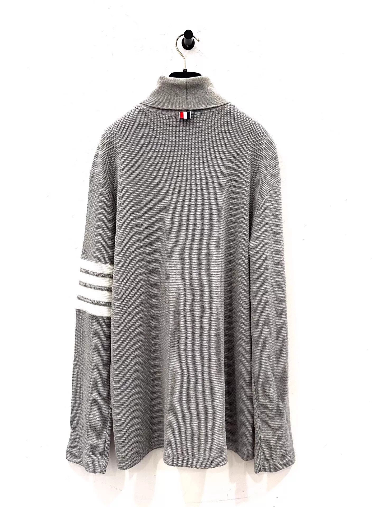 Thom Browne TB men's gray waffle knit 4 white side stripes SZ2 Size US M / EU 48-50 / 2 - 3 Thumbnail