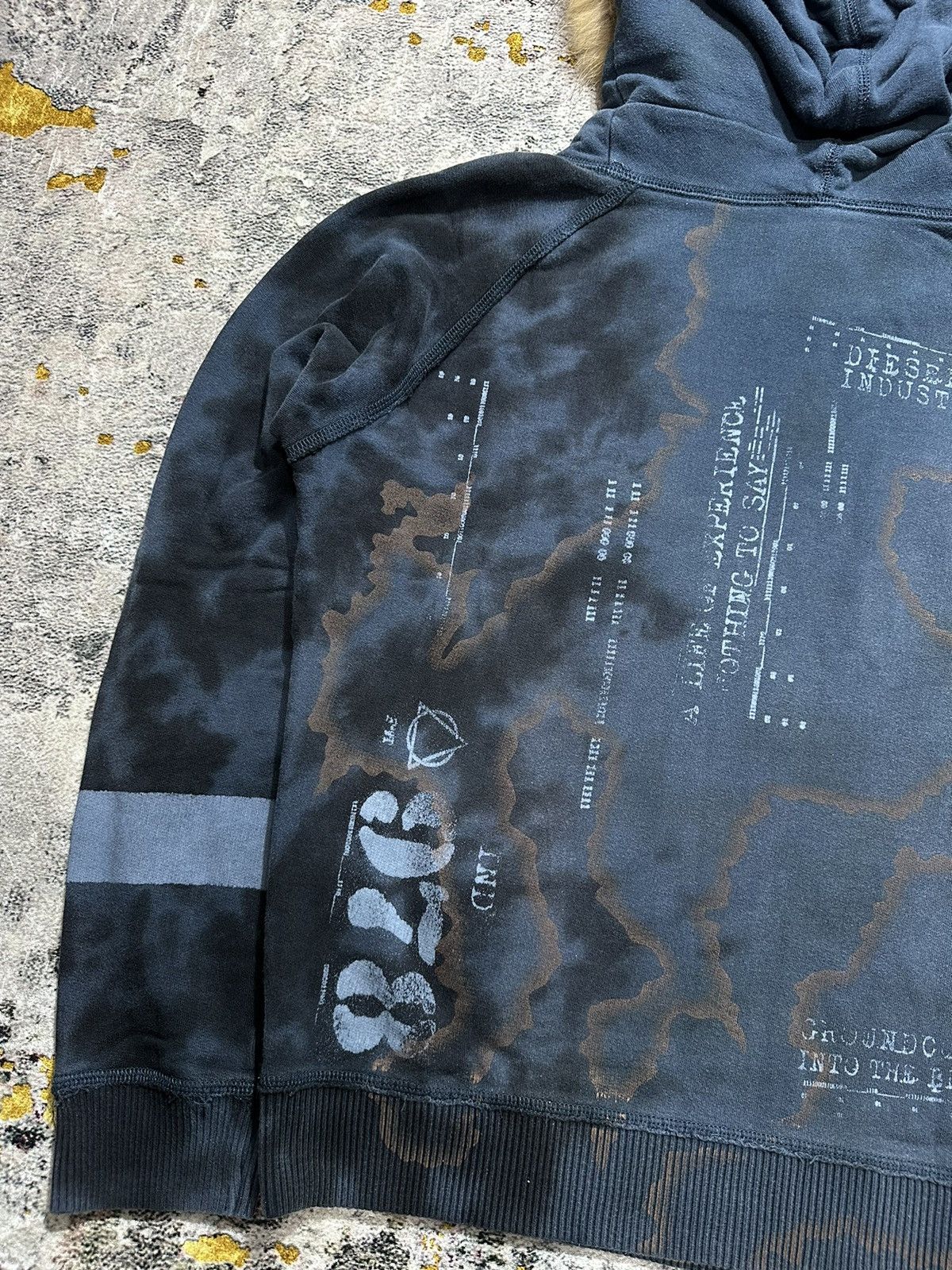 20471120 SUNFADED DIESEL 978 ABSTRACT POEM FUR HOODIE Size US XL / EU 56 / 4 - 6 Thumbnail