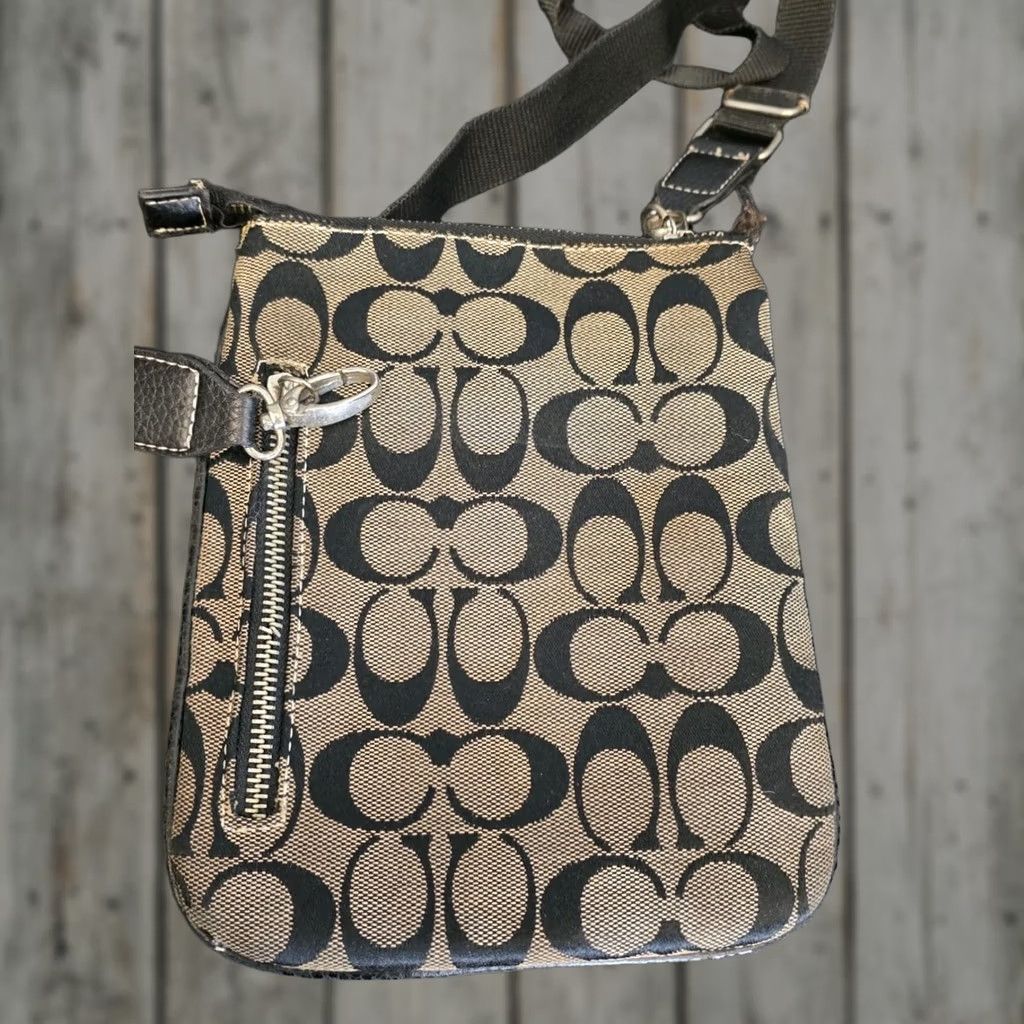 Coach VINTAGE COACH Swingpack Crossbody Purse Black/Beige Bag Women Small Adjustable Strap Crossbody Zip Pockets Logo Pattern 9x7.5x0.5in Size ONE SIZE - 1 Thumbnail