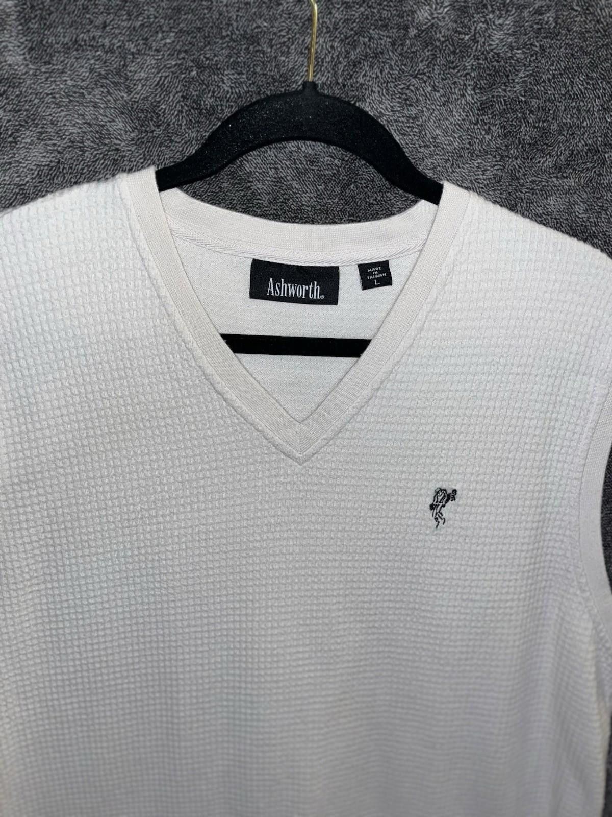 Ashworth Ashworth Men’s White Textured VNeck Sweater Vest Size L Tall Size US L / EU 52-54 / 3 - 4 Thumbnail