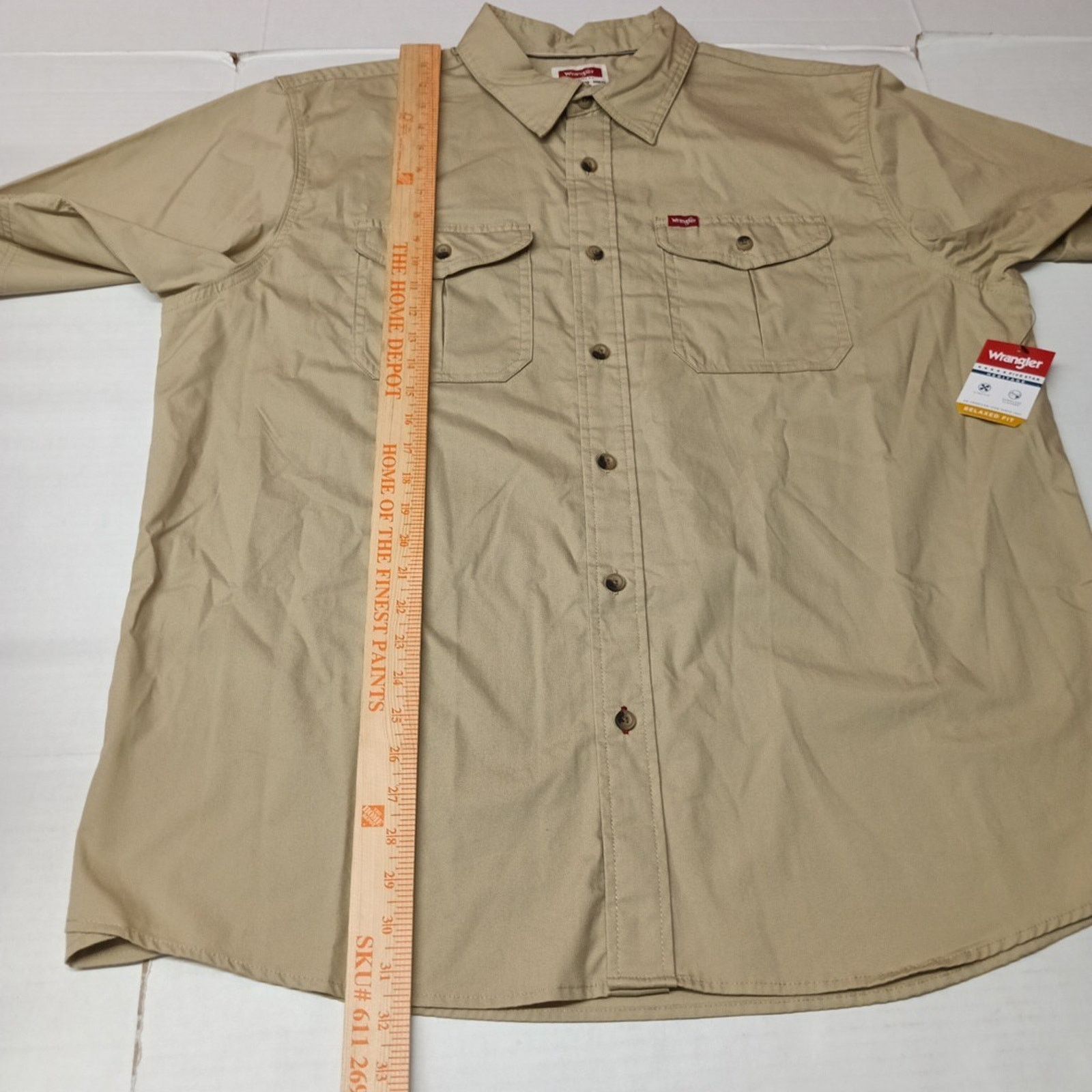 Wrangler Wrangler Men's Relaxed Fit Woven Button Shirt Size XL Khaki Size US XL / EU 56 / 4 - 5 Thumbnail