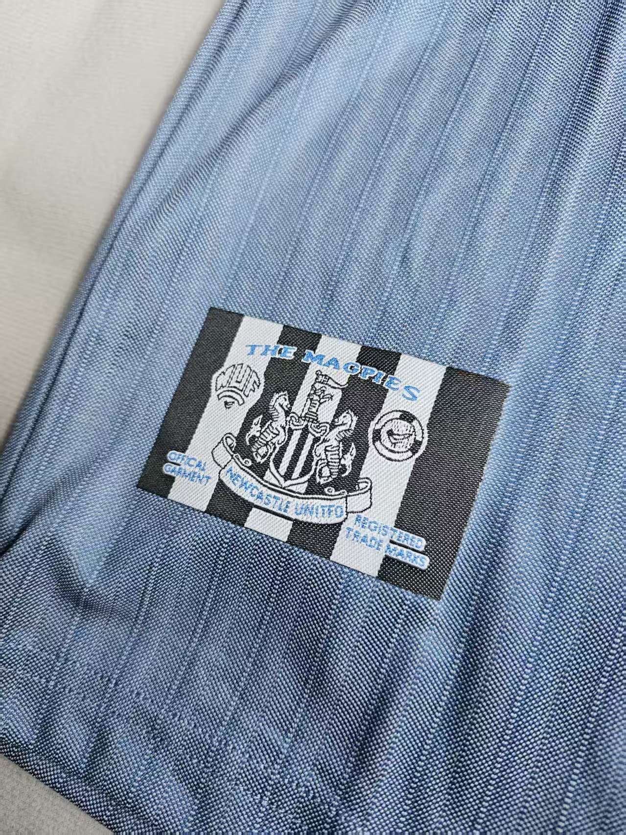 Other 1995 1996 Newcastle United #9 Alan Shearer Jersey XXL Away Size US XXL / EU 58 / 5 - 7 Thumbnail