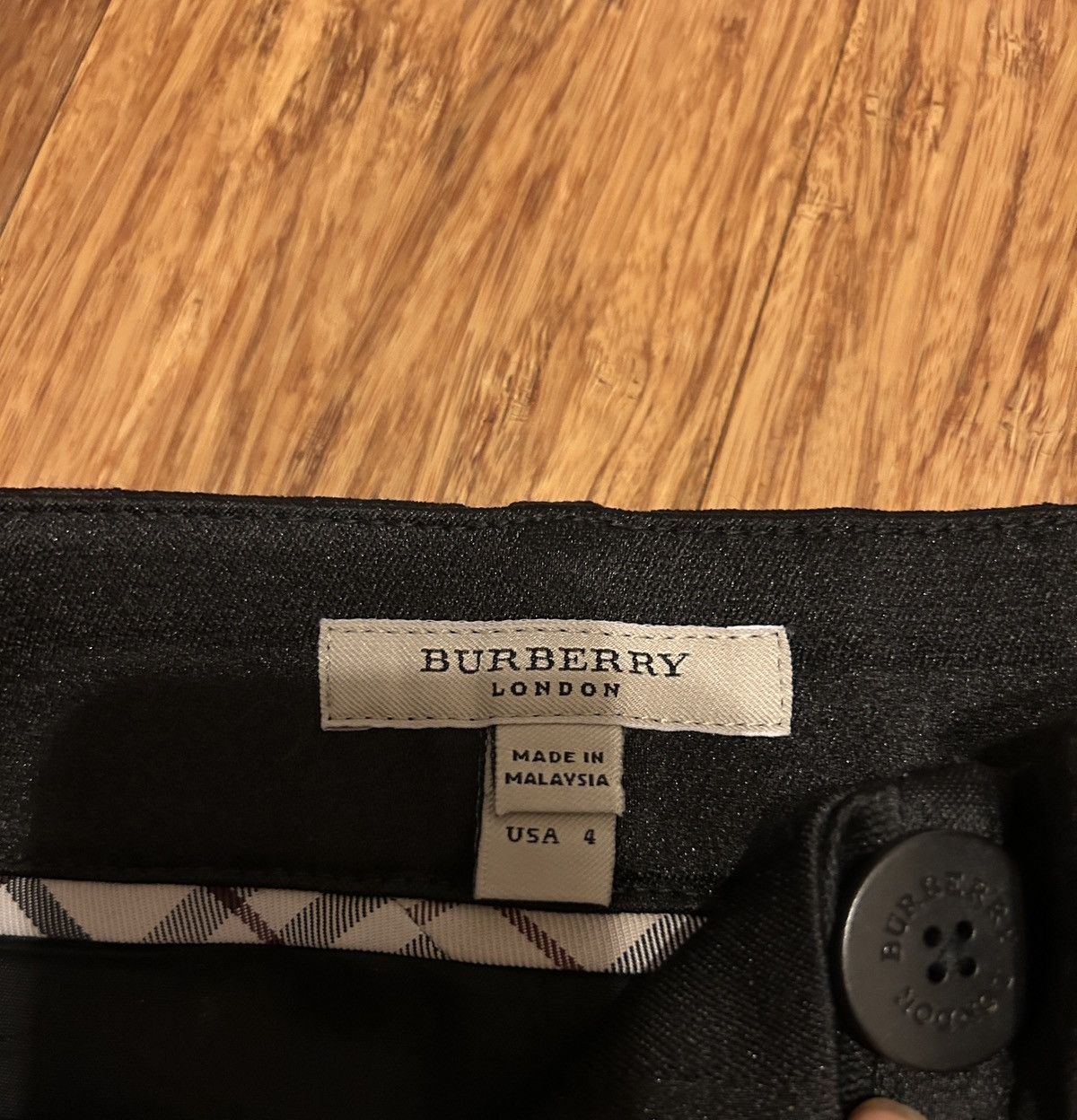 Burberry Burberry Black Shadow Check Plaid Skirt size US 4 Size 27" / US 4 / IT 40 - 4 Thumbnail