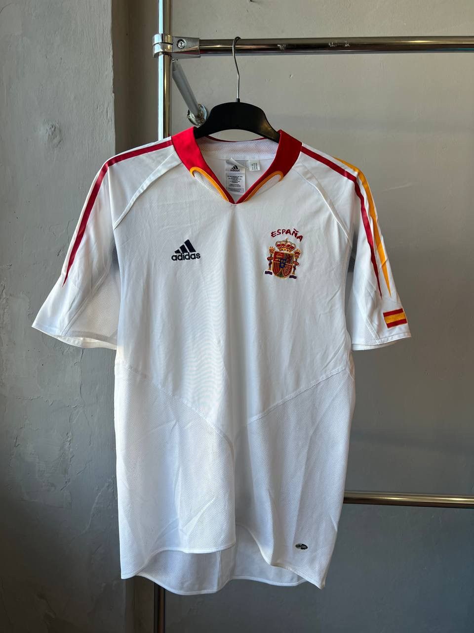 Adidas 2004/06 SPAIN NATIONAL TEAM AWAY SOCCER FOOTBALL JERSEY M Size US M / EU 48-50 / 2 - 2 Thumbnail