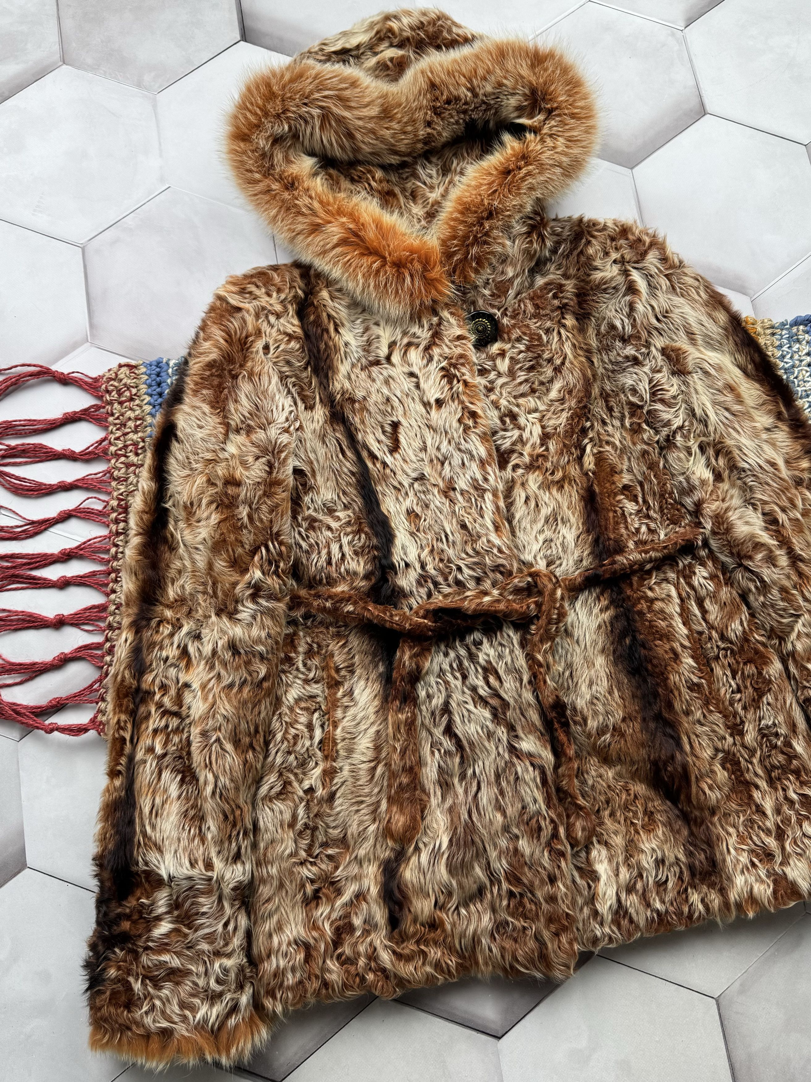 Vintage Vintage Real Fur Hooded Coat (E4) Size M / US 6-8 / IT 42-44 - 2 Thumbnail