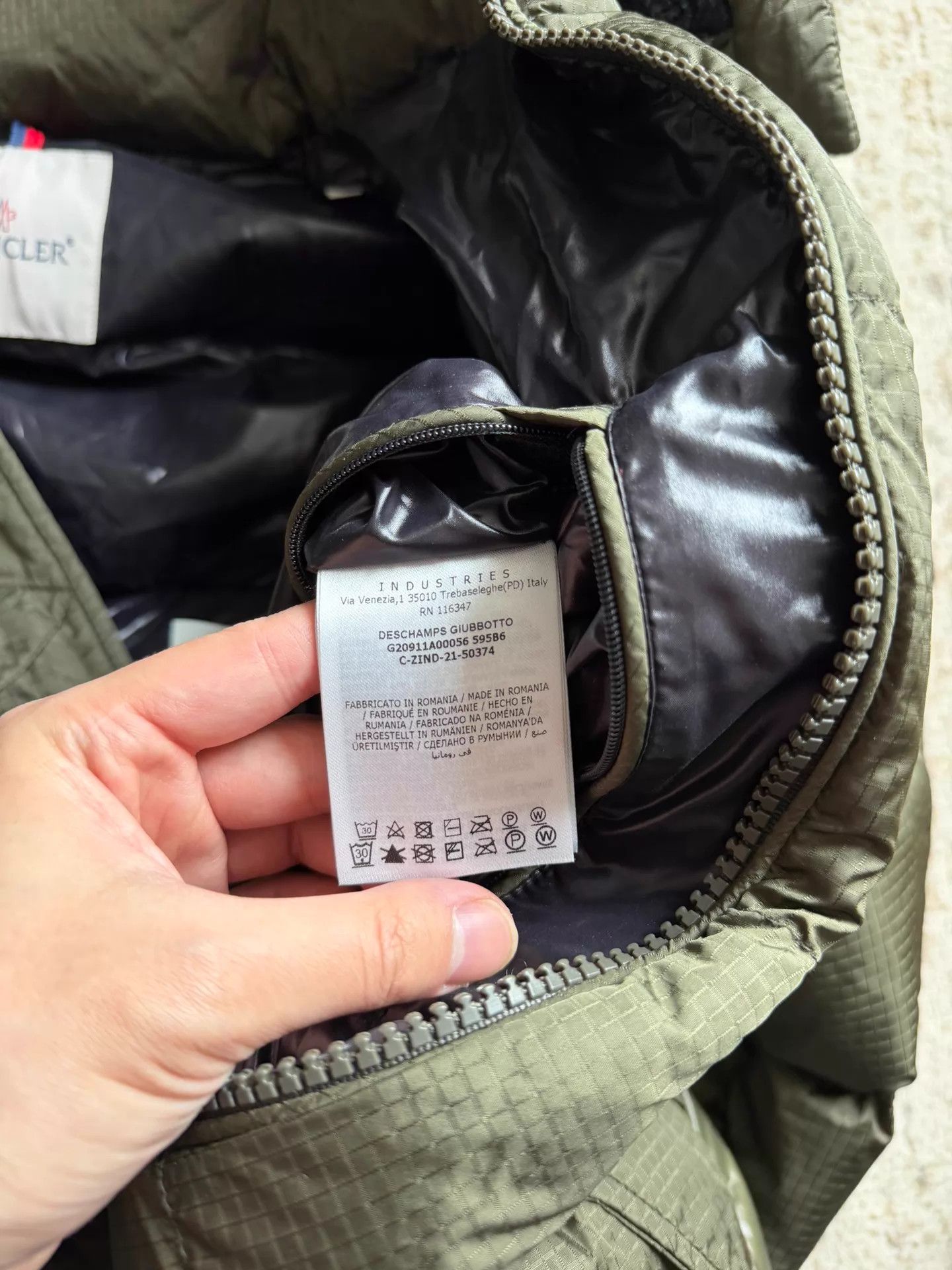 Moncler Moncler military green down jacket size 2 exc cond Size XS / US 0-2 / IT 36-38 - 7 Thumbnail
