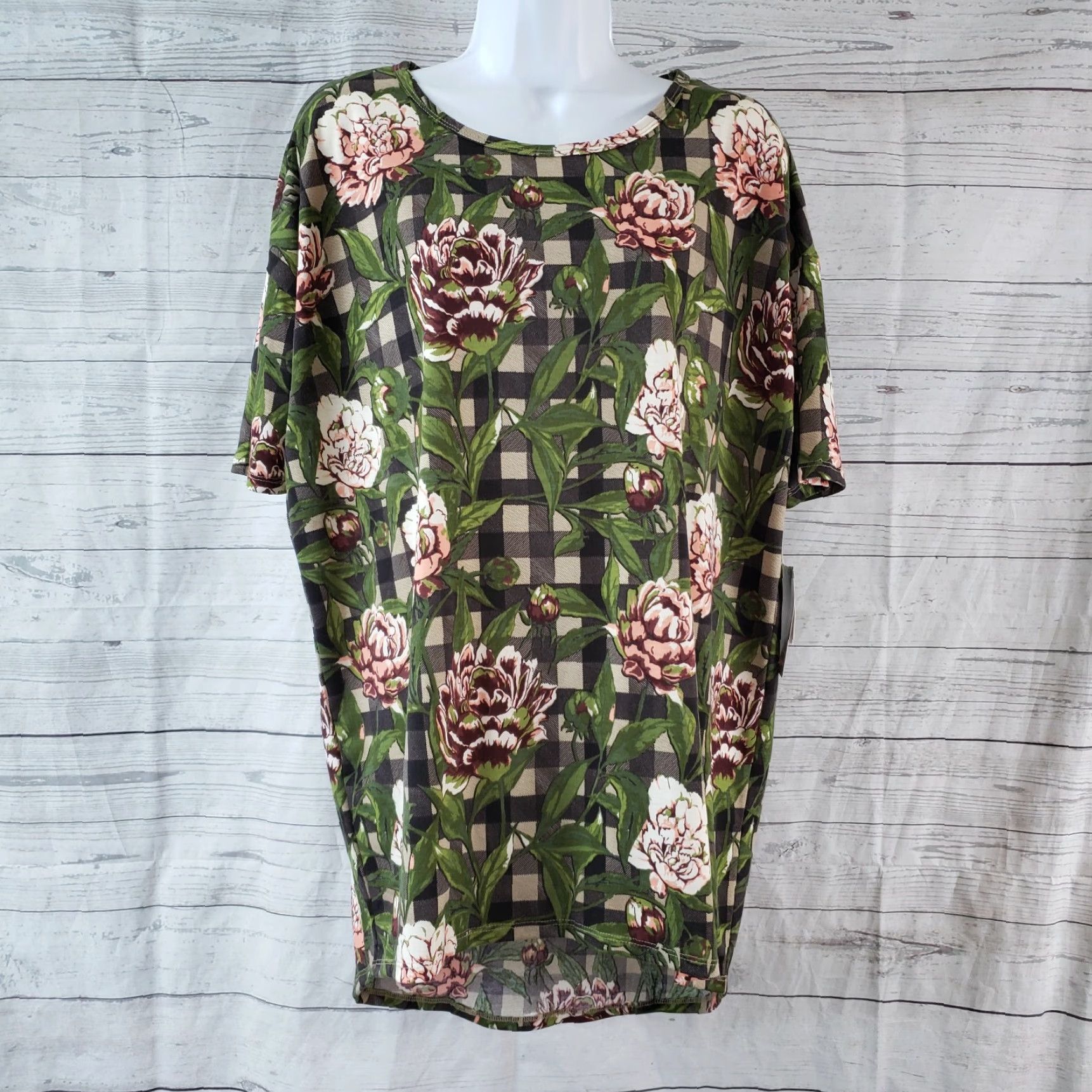 Vintage VINTAGE LuLaRoe Womens Irma top Sz XS Pink Green Floral Checkered Short Sleeve Size XS / US 0-2 / IT 36-38 - 2 Thumbnail