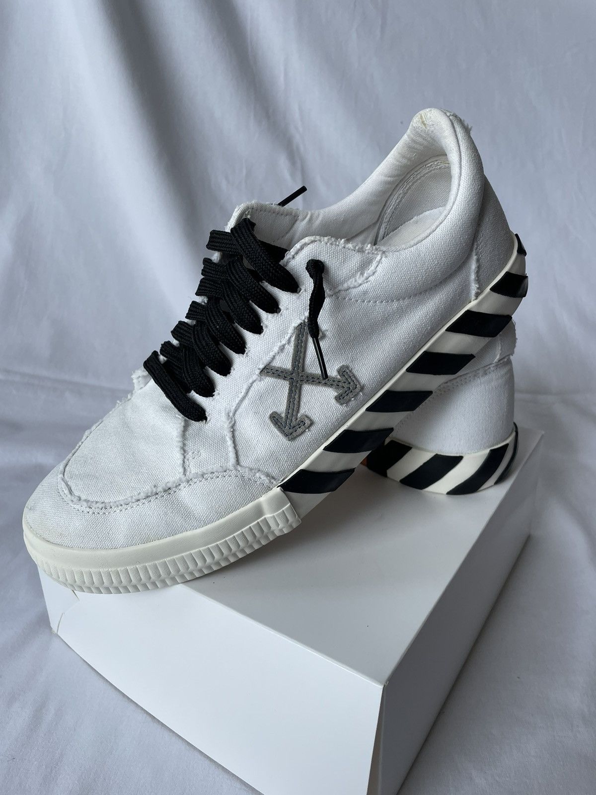 Off-White Off White Vulcanized Low sneakers Size US 10.5 / EU 43-44 - 10 Thumbnail