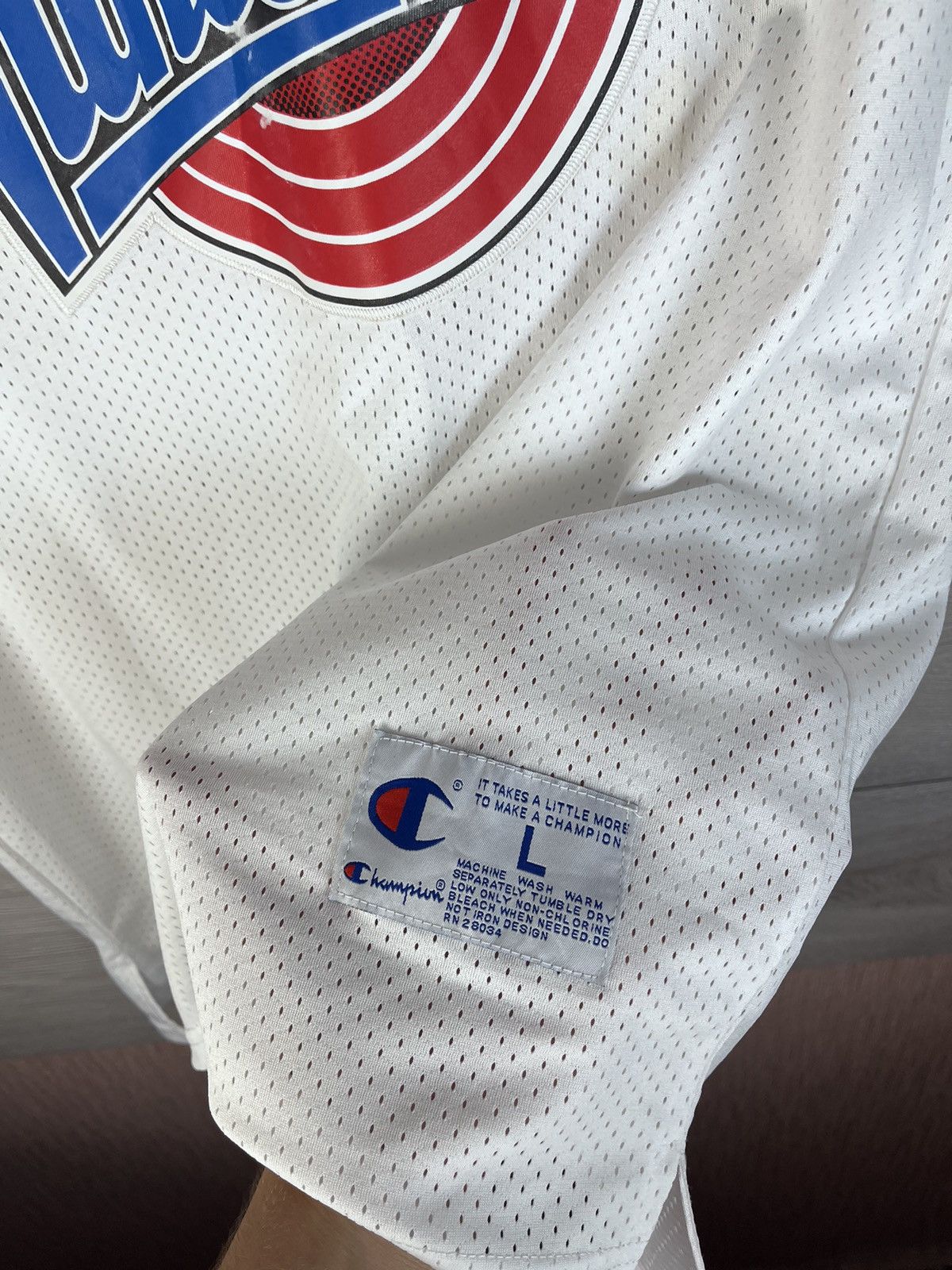 Champion MENS VINTAGE JERSEY TUNE SQUAD CHAMPION BOGS #1 🇺🇸 Size US L / EU 52-54 / 3 - 7 Thumbnail