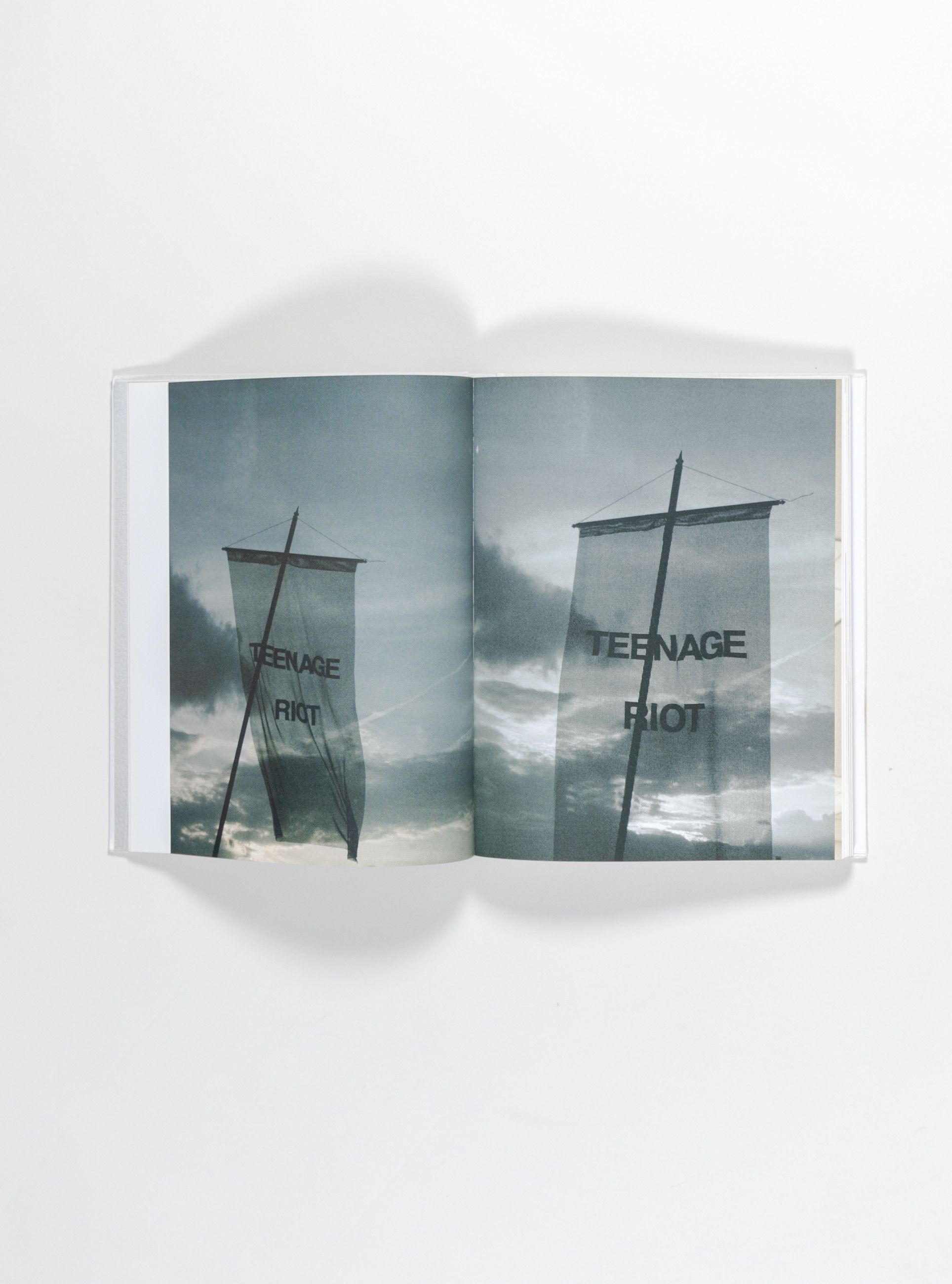Raf Simons Rare Raf Simons Redux book - Charta 2005 Size ONE SIZE - 6 Thumbnail