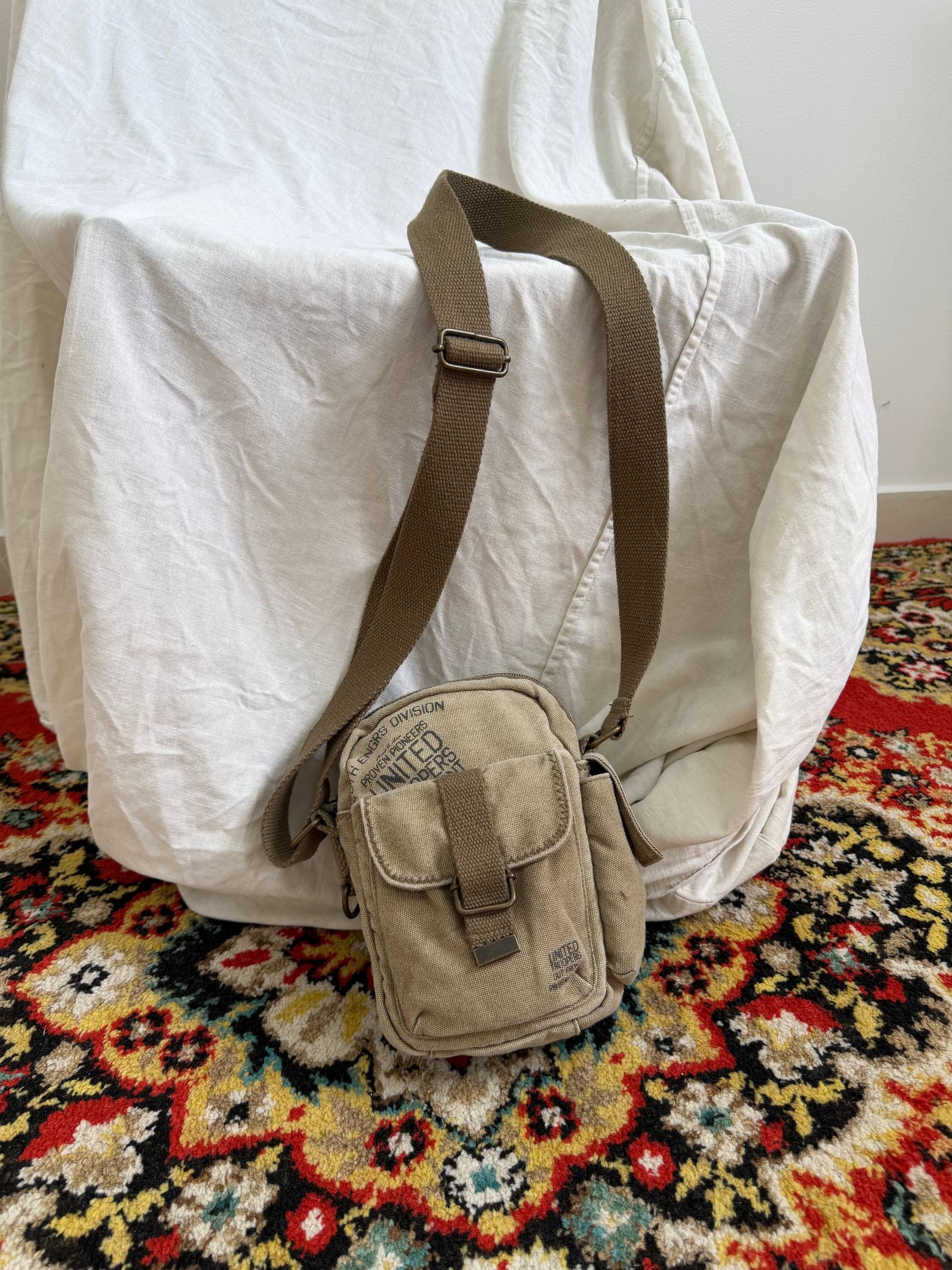 Vintage Vintage 90s Army Diesel Style Crossbody Mini Bag Size ONE SIZE - 2 Thumbnail
