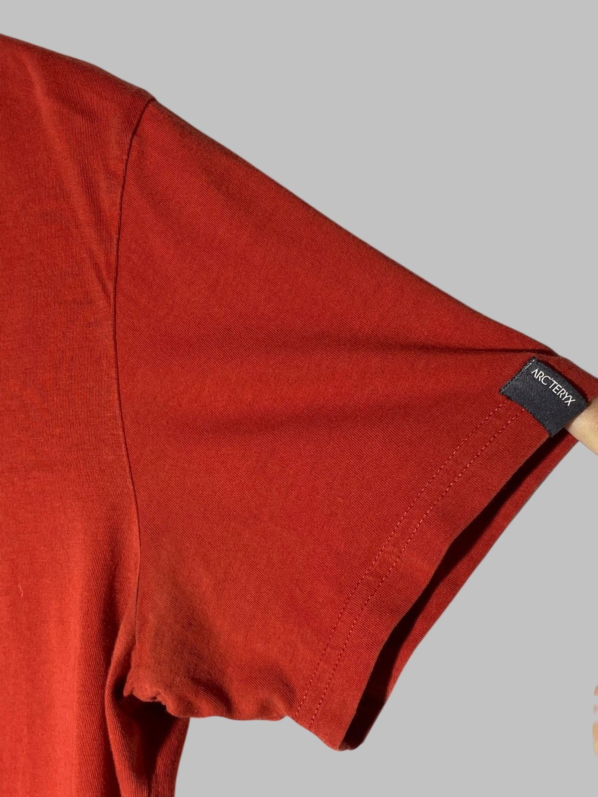 Arc'teryx 🔥 ARC’TERYX RED TEE MINIMAL LOGO TECH GORPCORE STAPLE Size US M / EU 48-50 / 2 - 7 Thumbnail