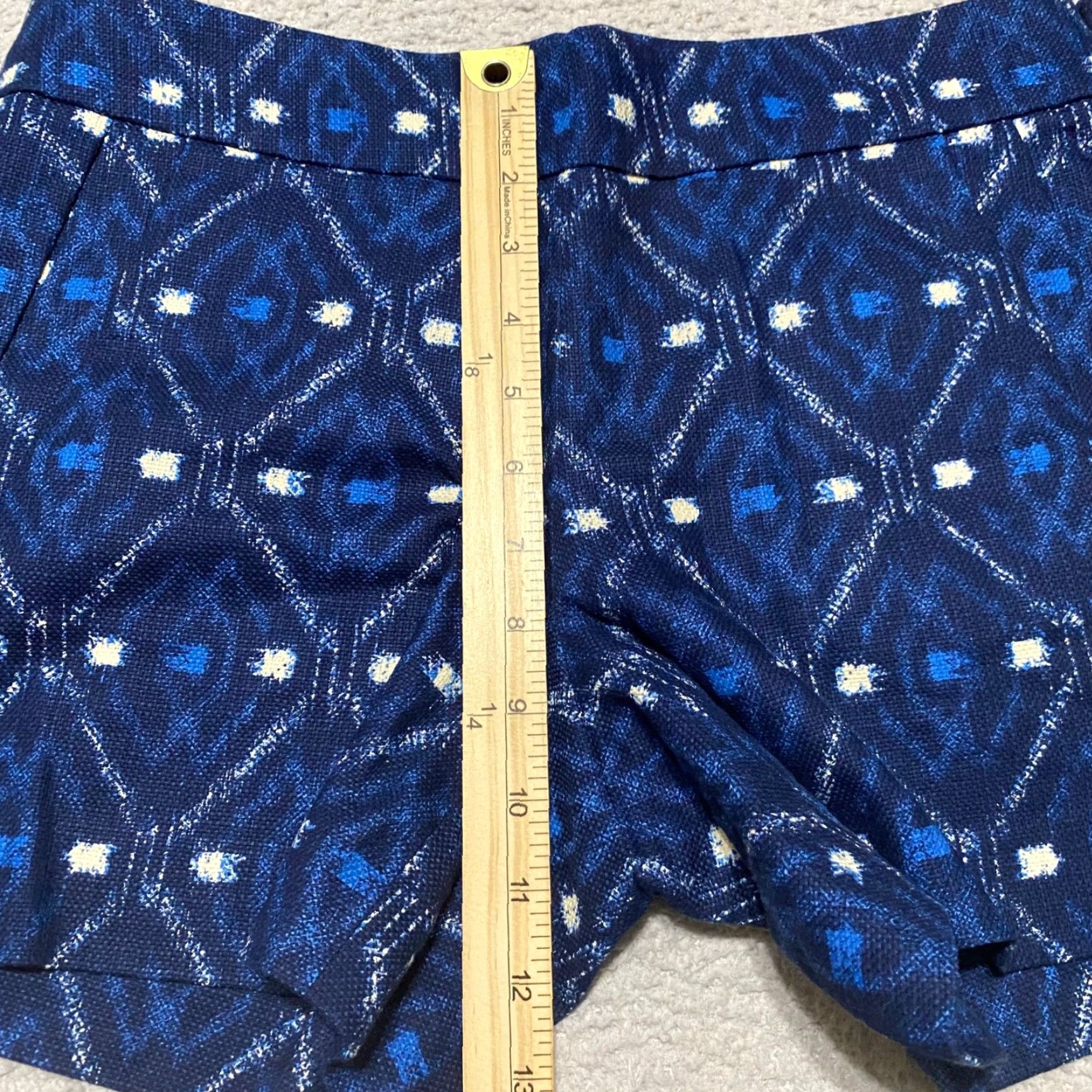 J.Crew J. Crew Shorts Womens Large Blue Geometric Chino Pockets Inseam 4" Size 27" / US 4 / IT 40 - 2 Thumbnail