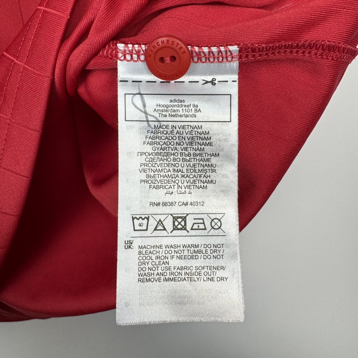 Adidas MANCHESTER UNITED 2022 2023 HOME FOOTBAL SHIRT SOCCER JERSEY Size US S / EU 44-46 / 1 - 4 Thumbnail