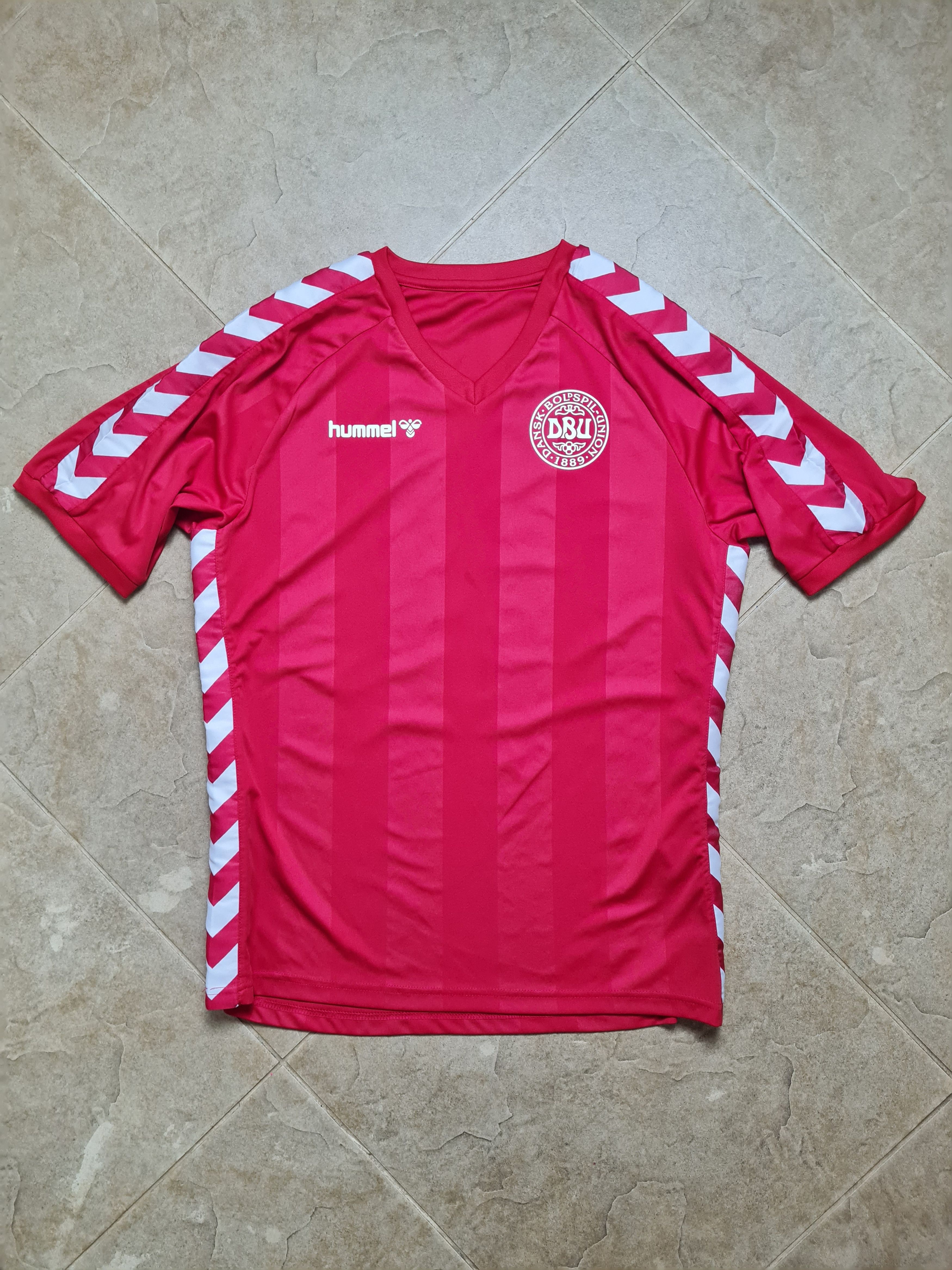 Hummel RETRO DENMARK 1983 #8 JESPER OLSEN FOOTBALL SHIRT HUMMEL Size US M / EU 48-50 / 2 - 5 Thumbnail