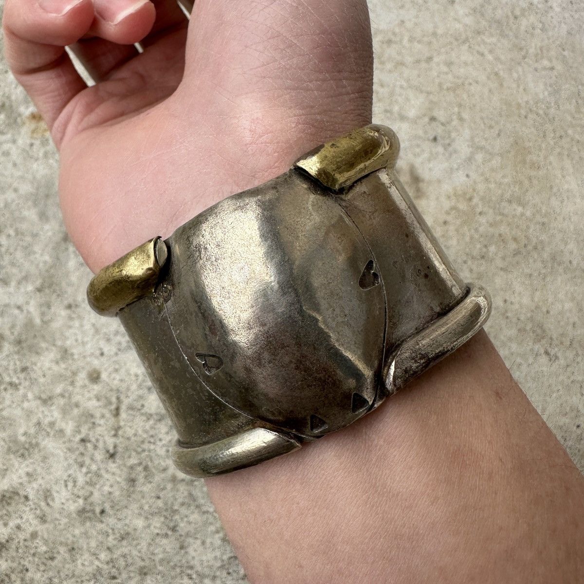 Kapital Kapital bull horn flower heart navajo symbol bangle bracelet Size ONE SIZE - 16 Thumbnail