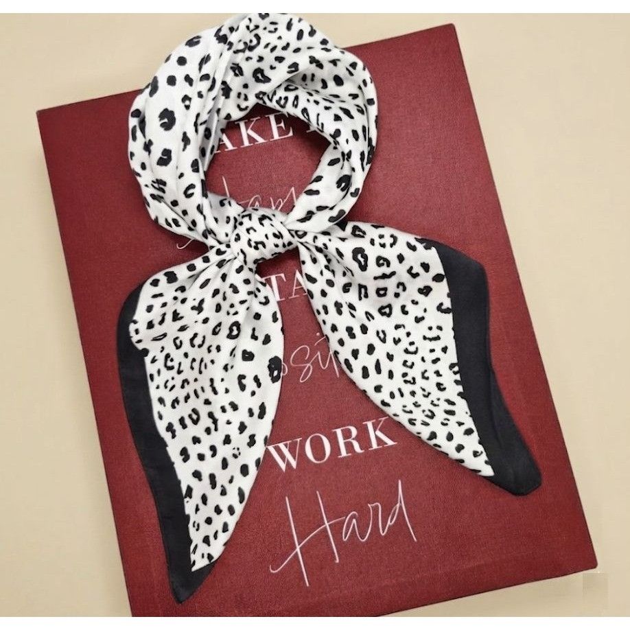 Other ✨Elegant Bandana Square Scarf Vintage Vibes Animal Print Sil Size ONE SIZE - 1 Thumbnail