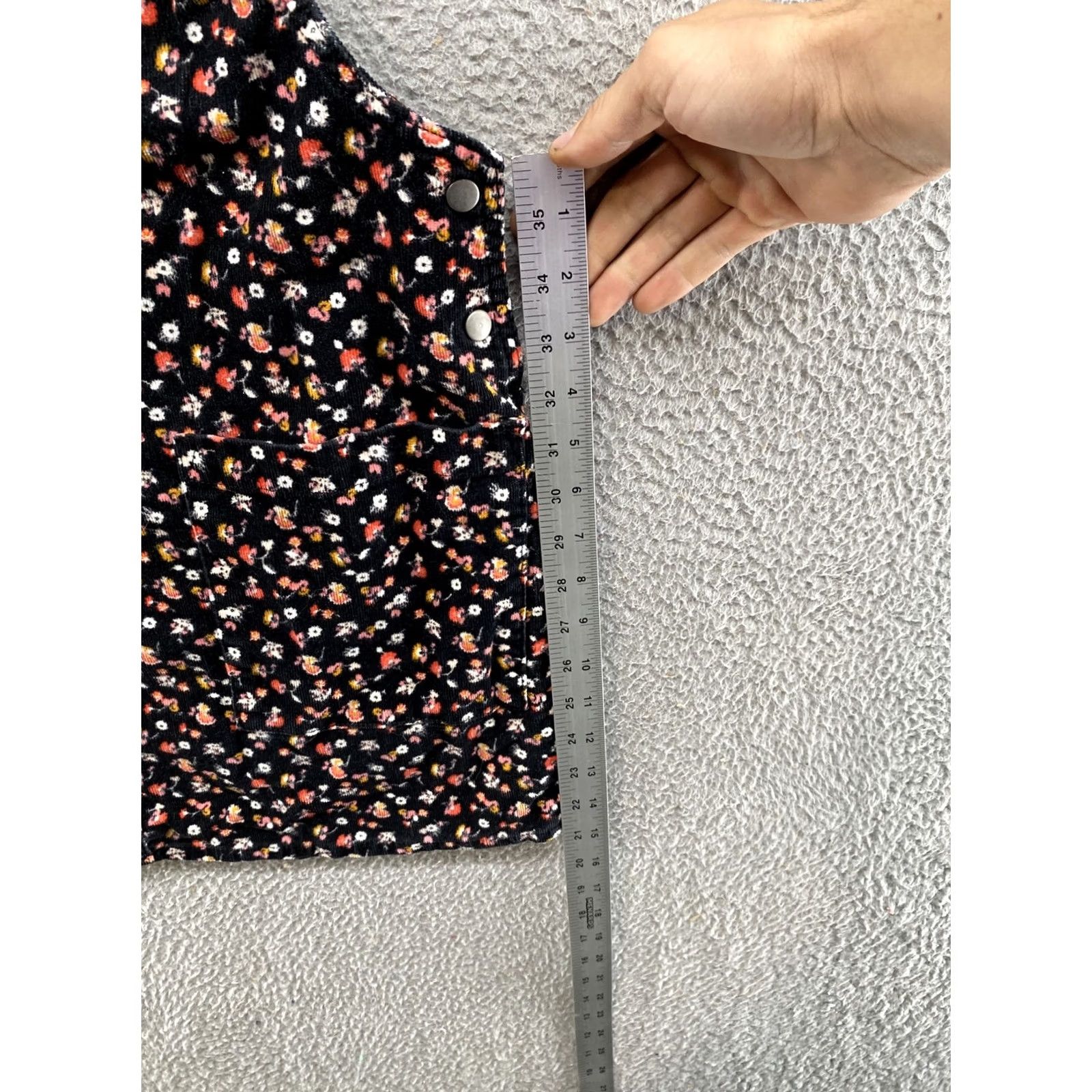 Vintage XHILARATION Black Floral Corduroy Overall Dress Mini Length M Women Size 32" / US 10 / IT 46 - 7 Thumbnail