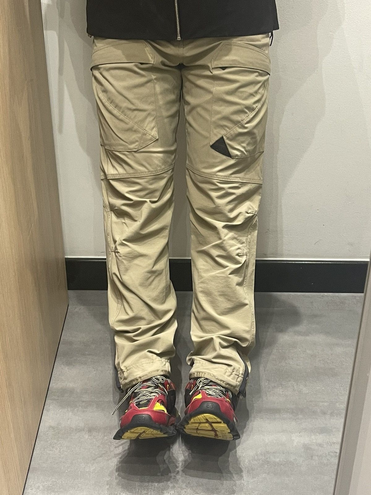 Klattermusen Klattermusen Gere Technical Beige Hiking Cargo Pants Size 32" / US 10 / IT 46 - 4 Thumbnail