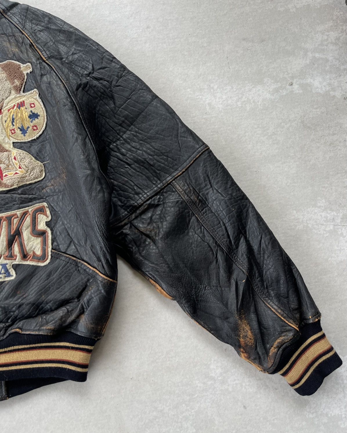 Avirex 🔥VINTAGE AVIREX TOMAHAWKS INDIAN LOGO LEATHER VARSITY JACKET Size US S / EU 44-46 / 1 - 9 Thumbnail