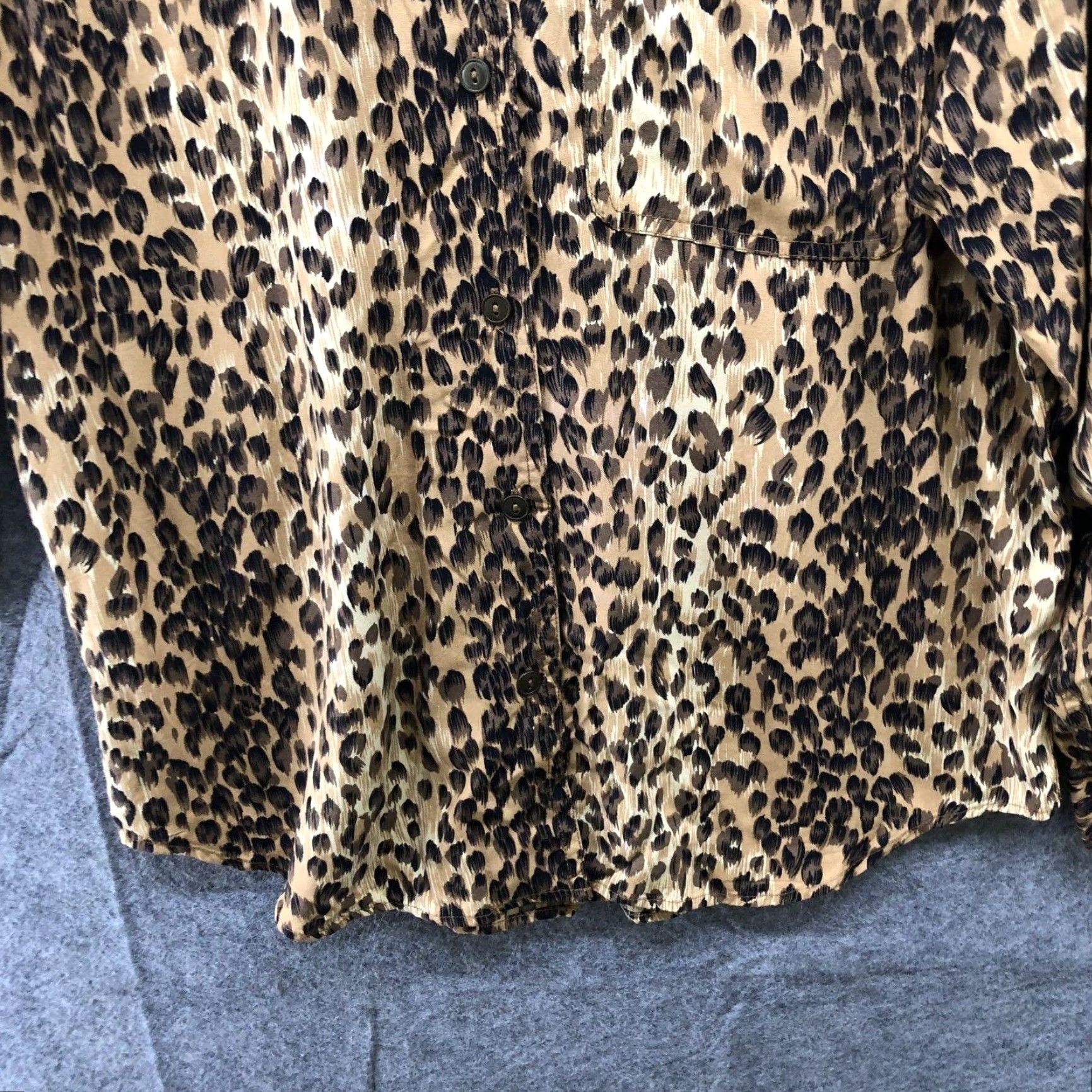 Vintage Vintage Lizwear Leopard Print Shirt Womens S Long Sleeve Rayon Button Down Size S / US 4 / IT 40 - 4 Thumbnail