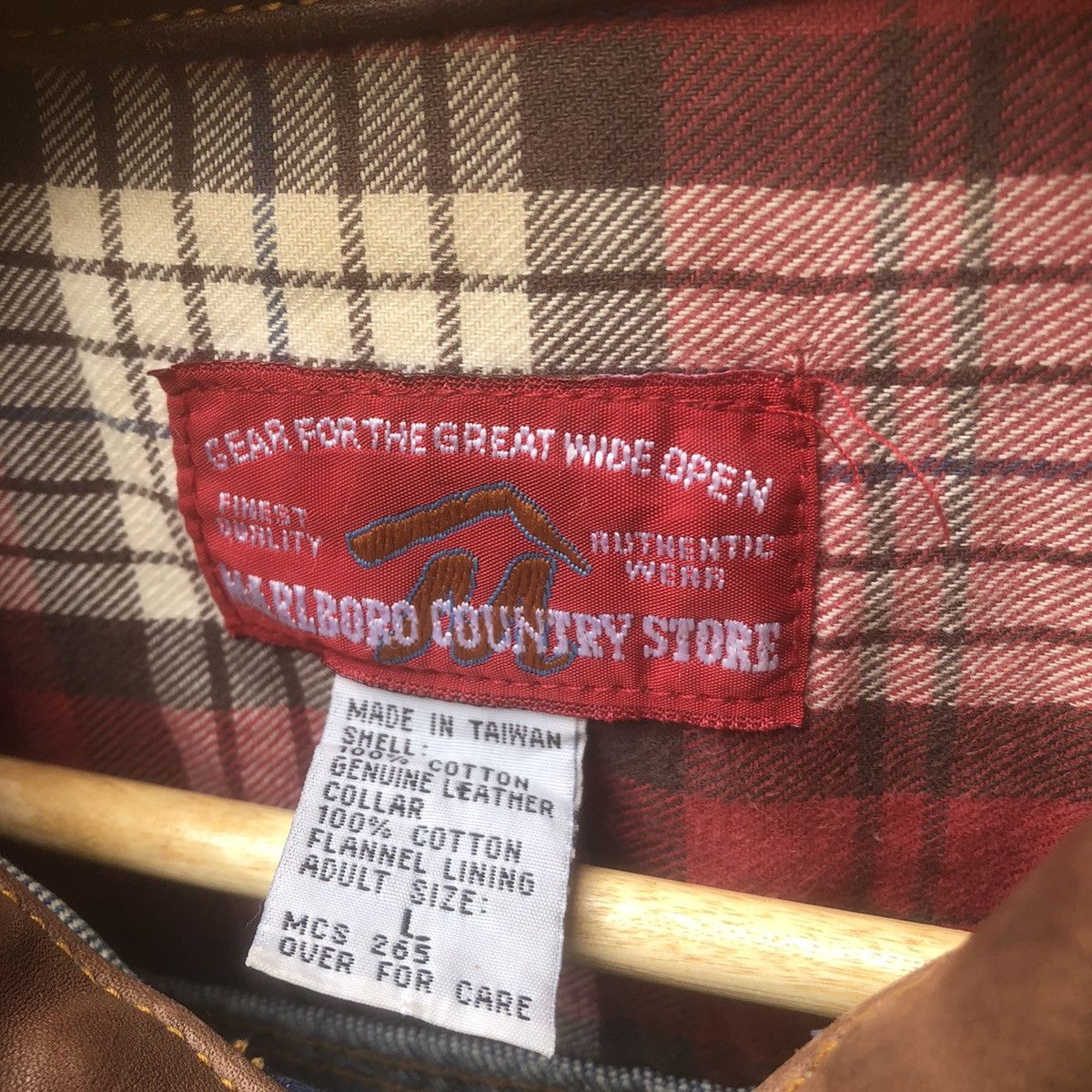 Marlboro × Vintage Vintage Marlboro Country Store Collar Denim Trucker Jacket Size US L / EU 52-54 / 3 - 7 Thumbnail