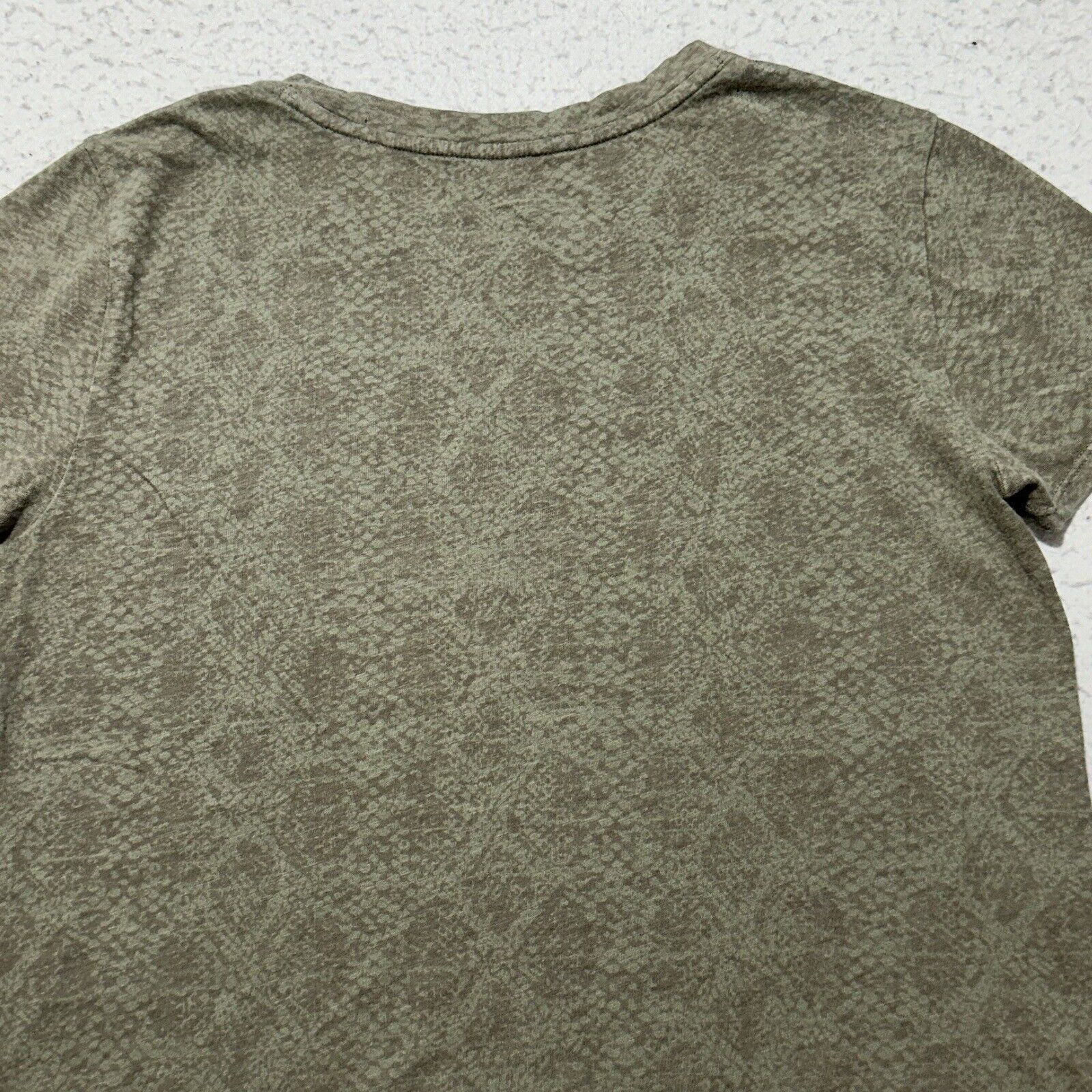 Athleta Athleta Small Green Crewneck Pullover T Shirt Snakeskin Size S / US 4 / IT 40 - 11 Thumbnail